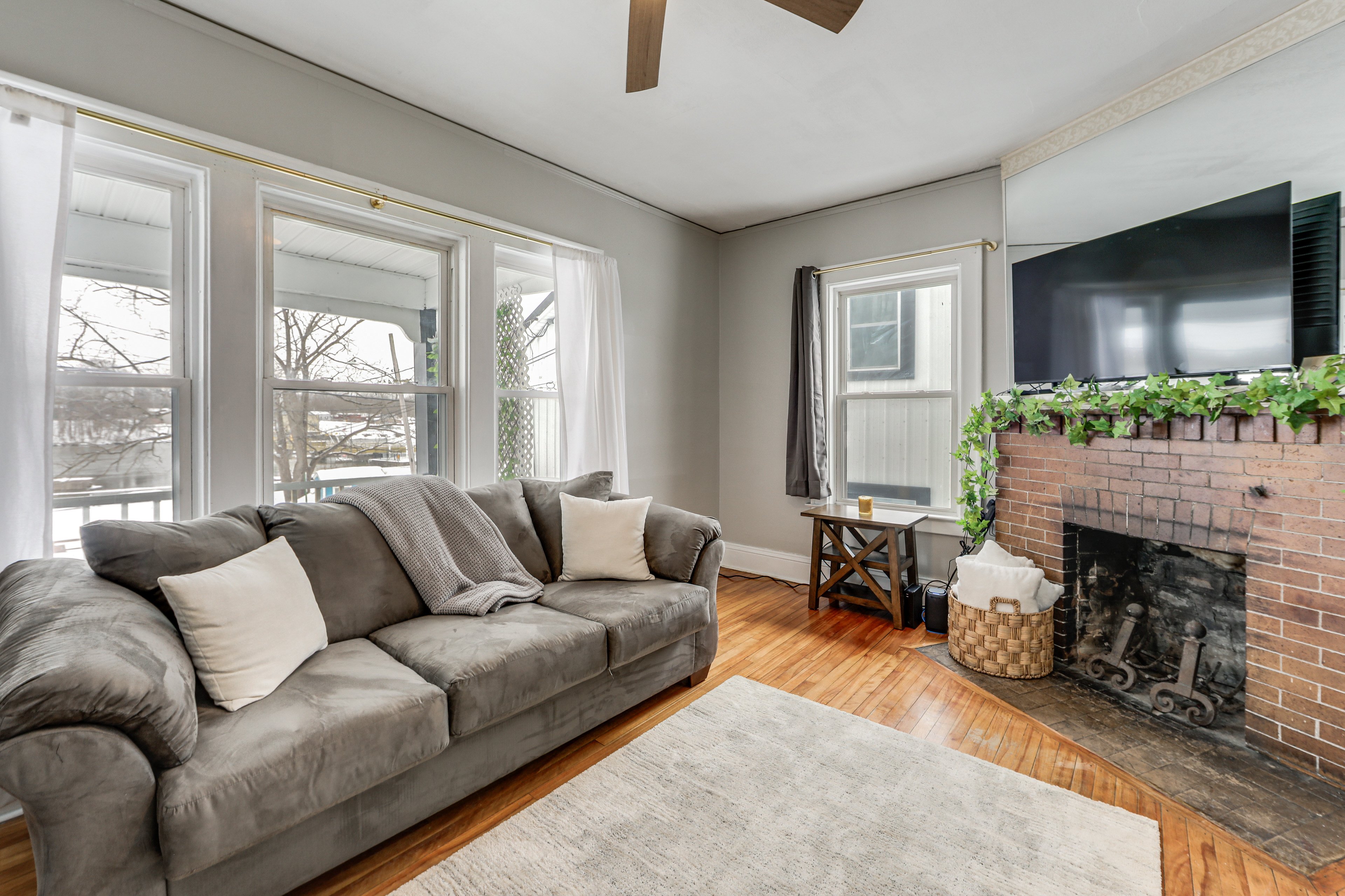 Phoenix Vacation Rental | 2BR | 1BA | Steps Required | 1,000 Sq Ft