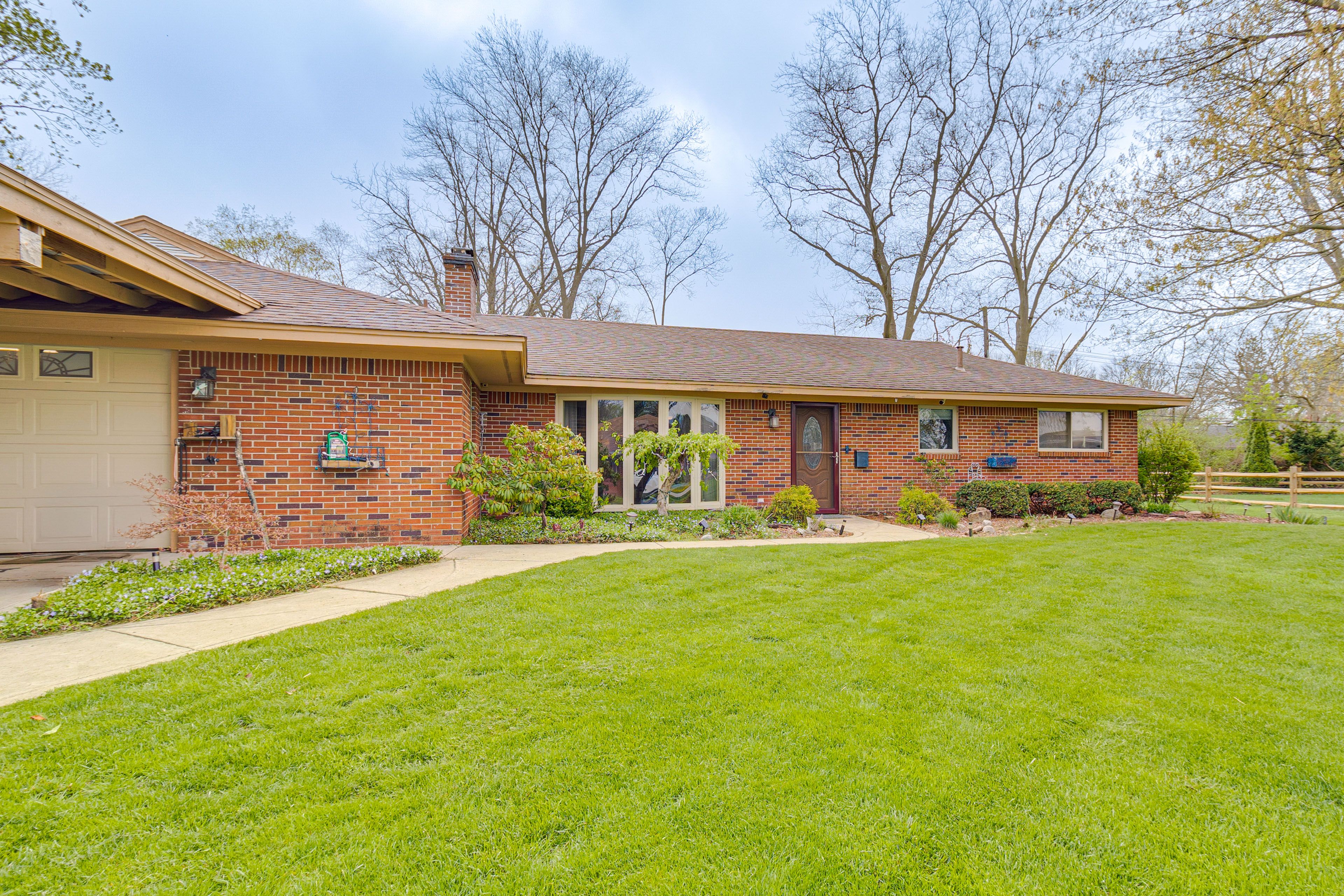 Parking | Driveway (4 Vehicles) | Street (First-Come, First-Served Basis)