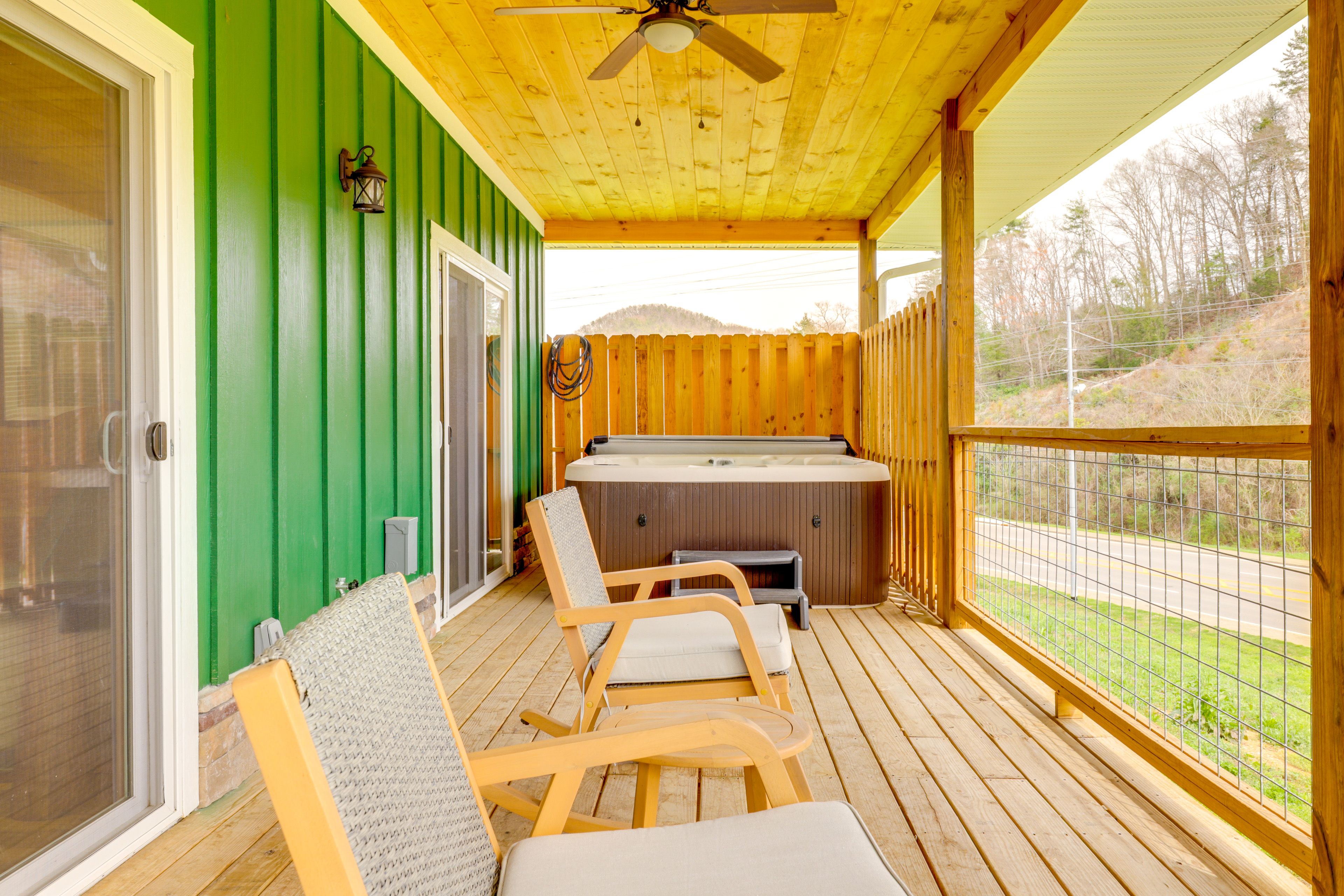 Pigeon Forge Vacation Rental | 2BR | 2BA | 1,200 Sq Ft