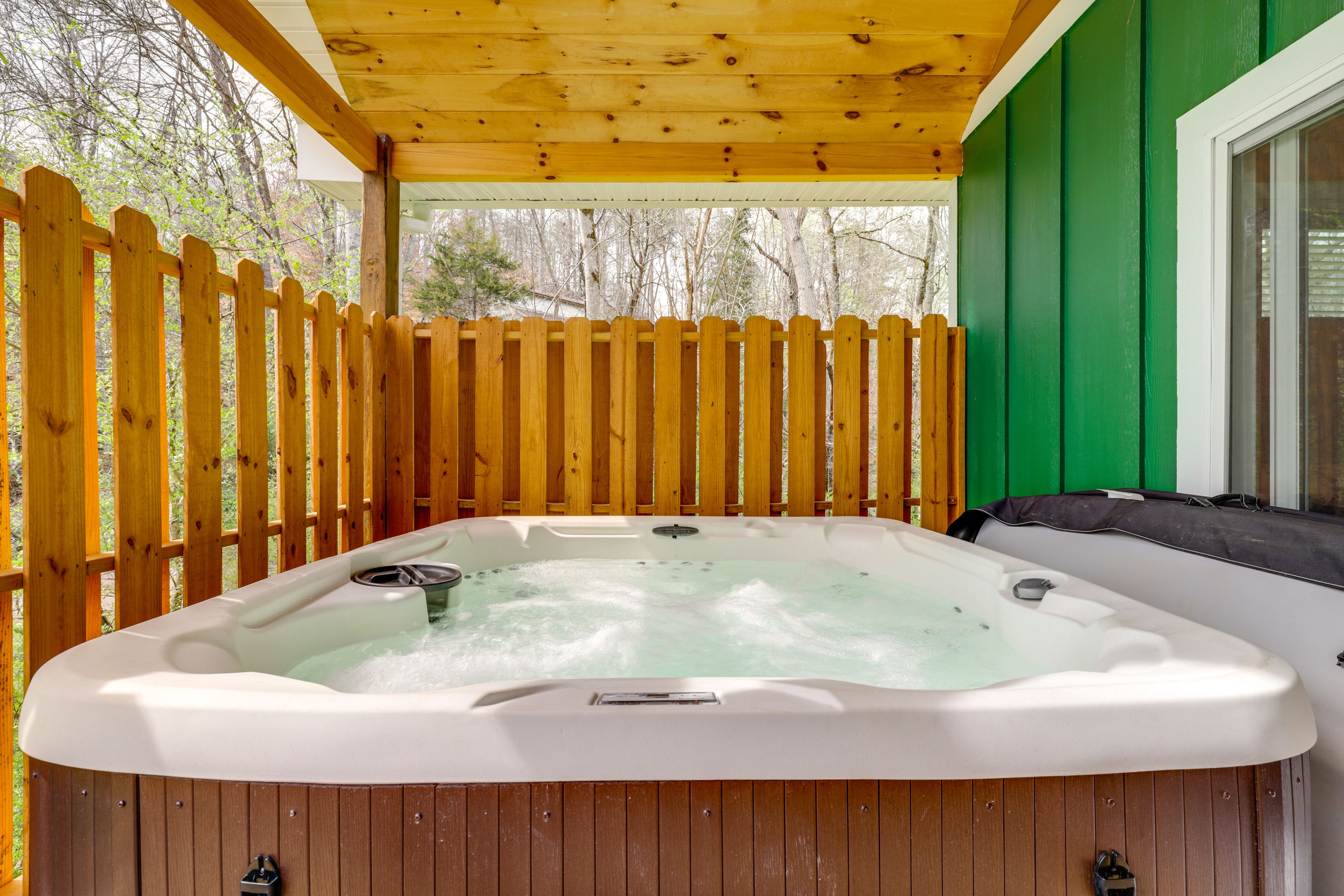 Deck | Hot Tub