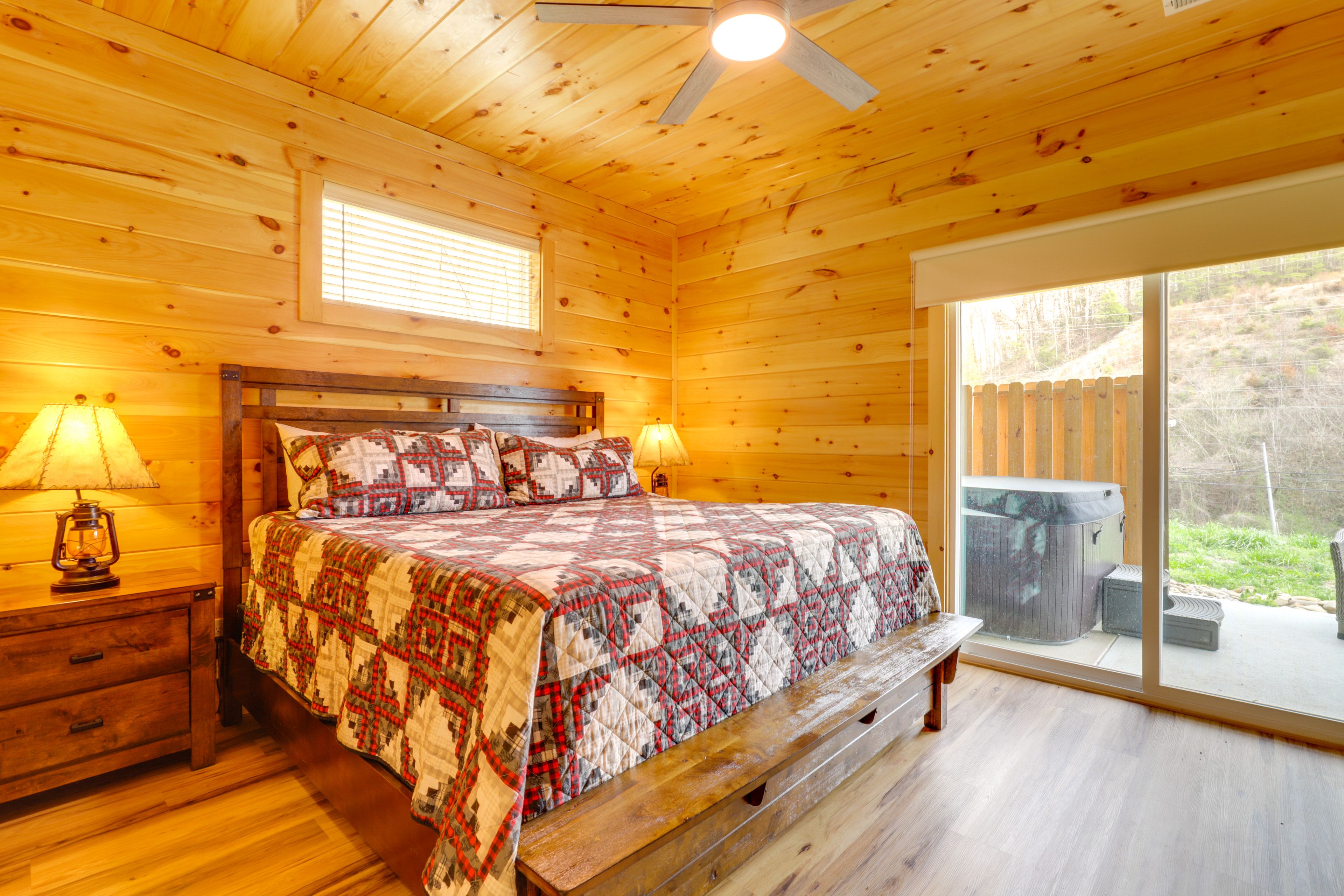 Bedroom 1 | King Bed