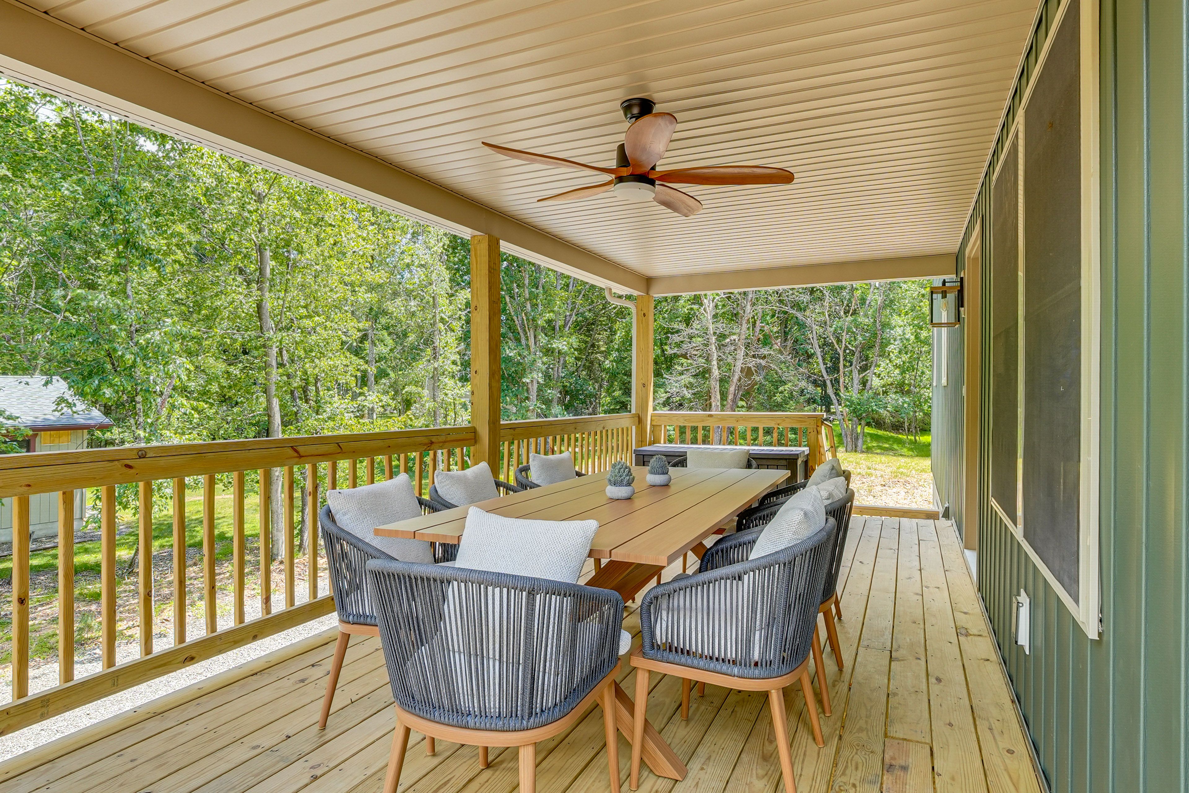 Deck | Gas Grill | Dining Area