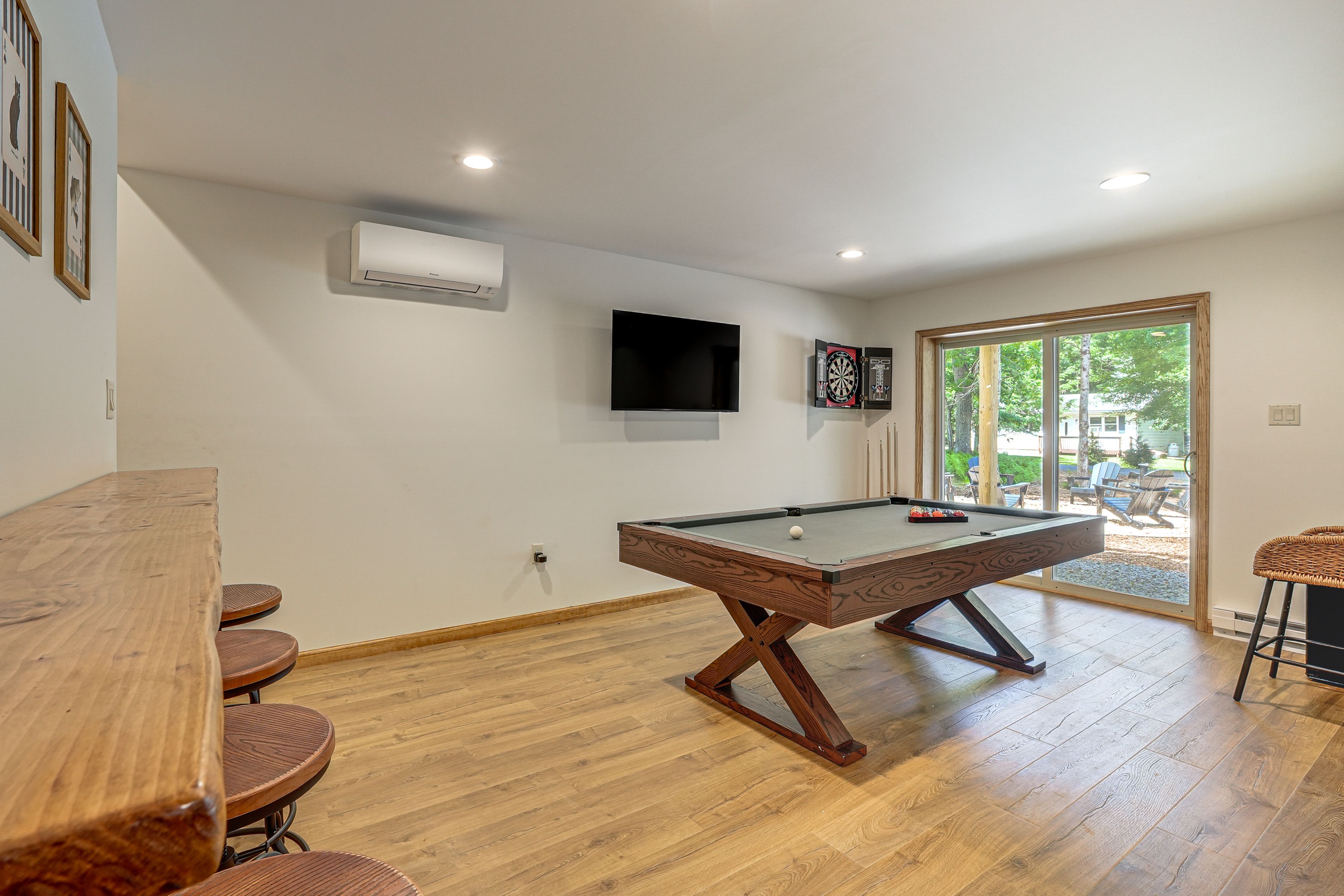 Game Room | Pool Table | 2 Arcade Machines | Lower Level