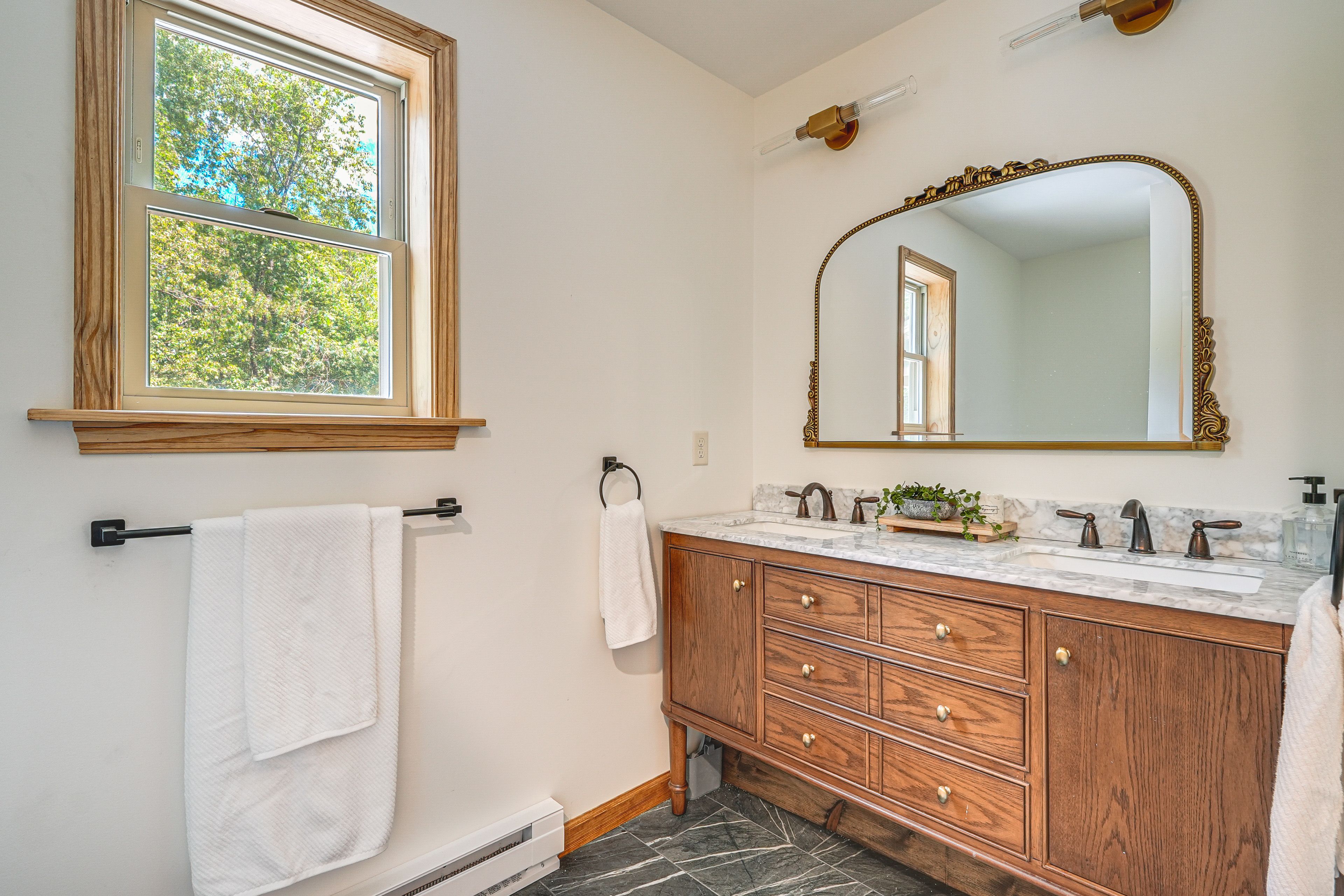 Bathroom | Main Level