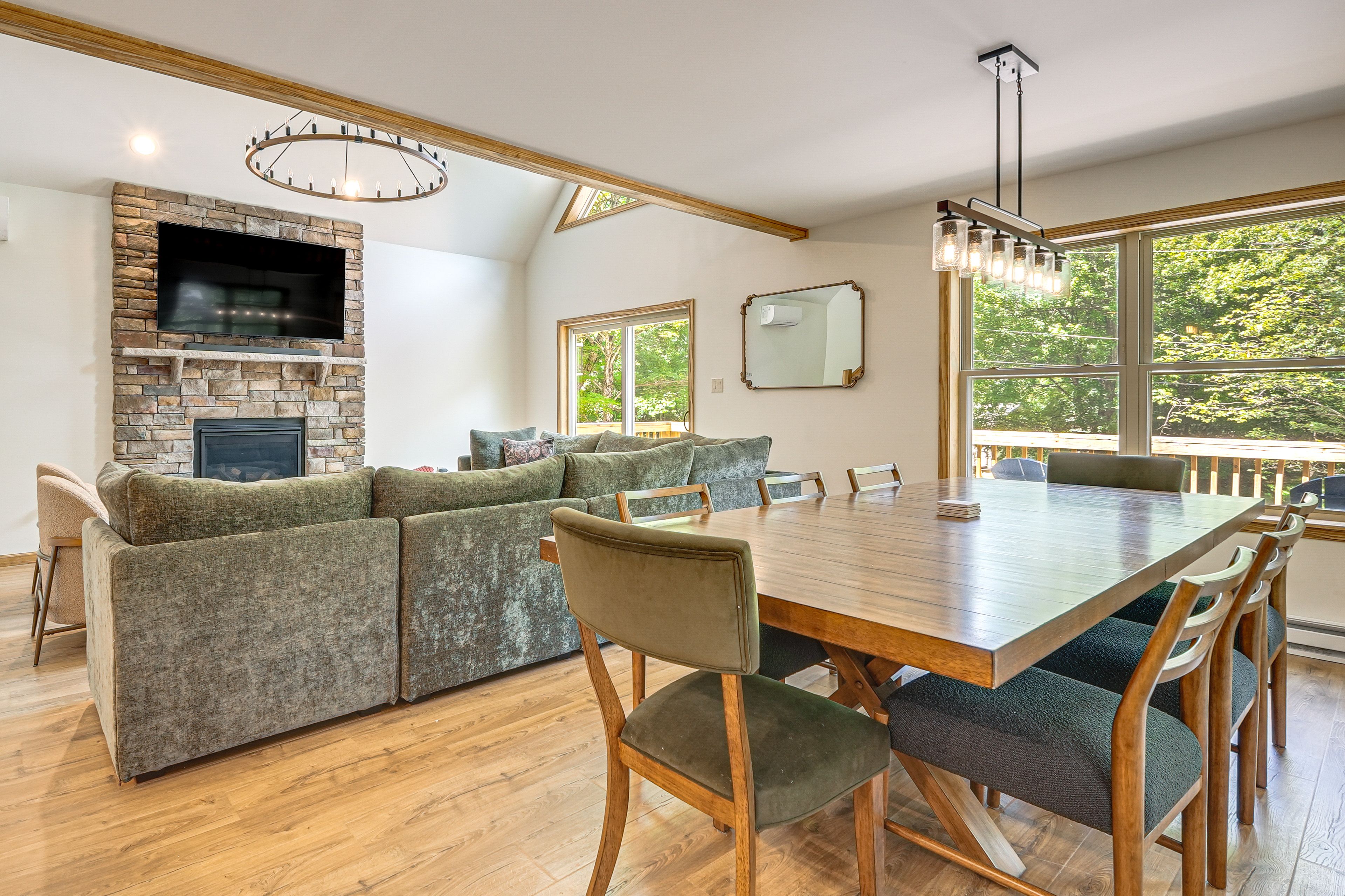 Dining Area | Dishware/Flatware Provided | Main Level
