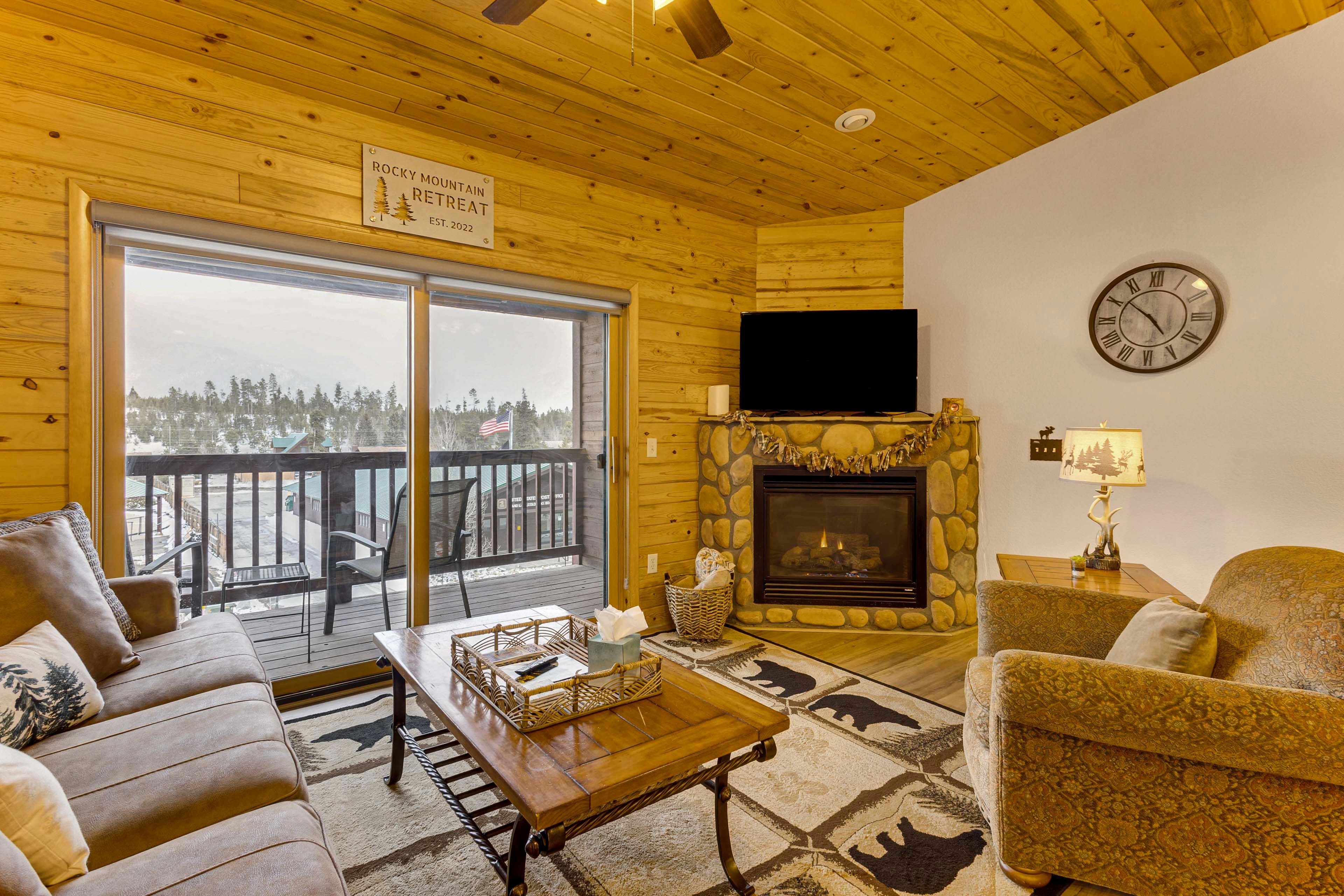 Grand Lake Vacation Rental | 2BR | 2BA | 987 Sq Ft | Stairs to Enter