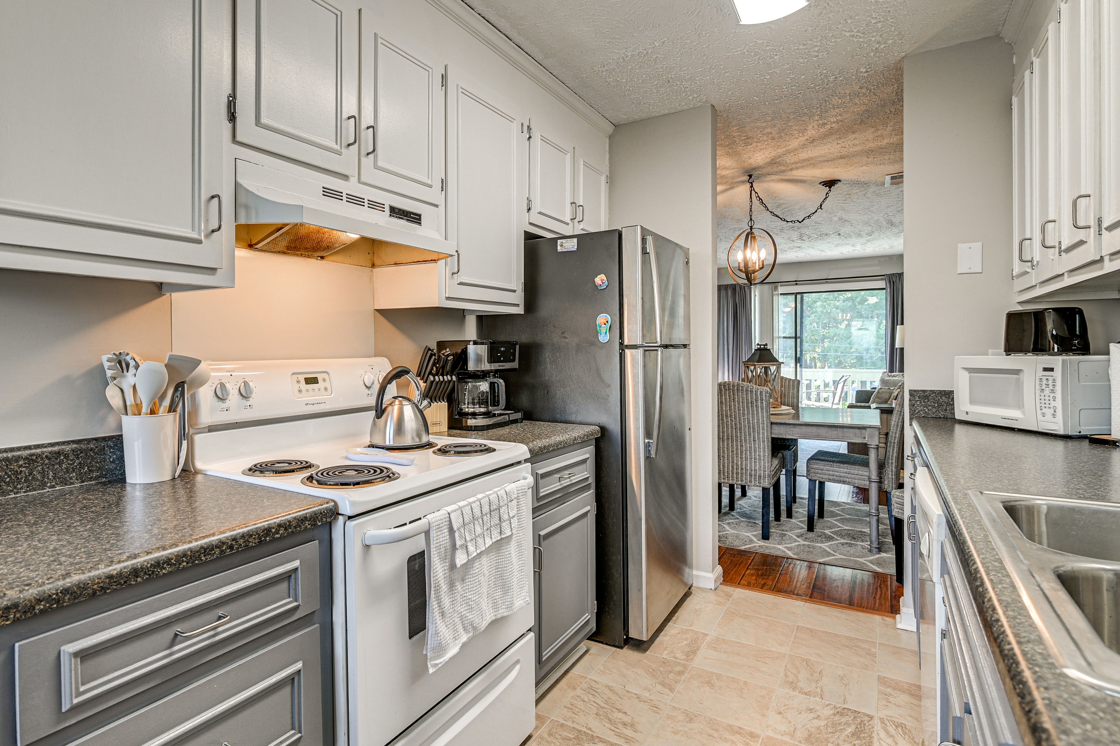Kitchen | Dishwasher | Main Level