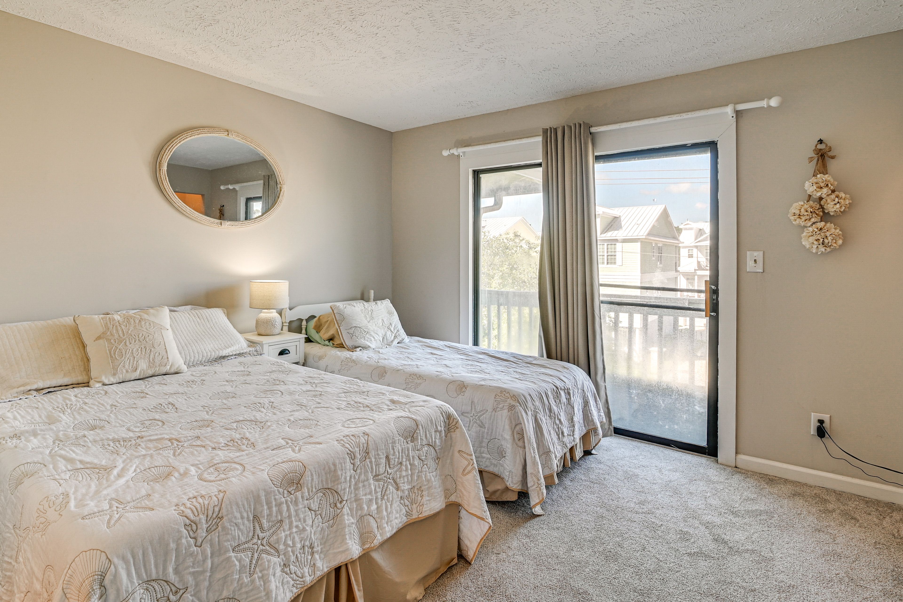 Bedroom 2 | Full Bed | Twin Bed | Smart TV | Upper Level