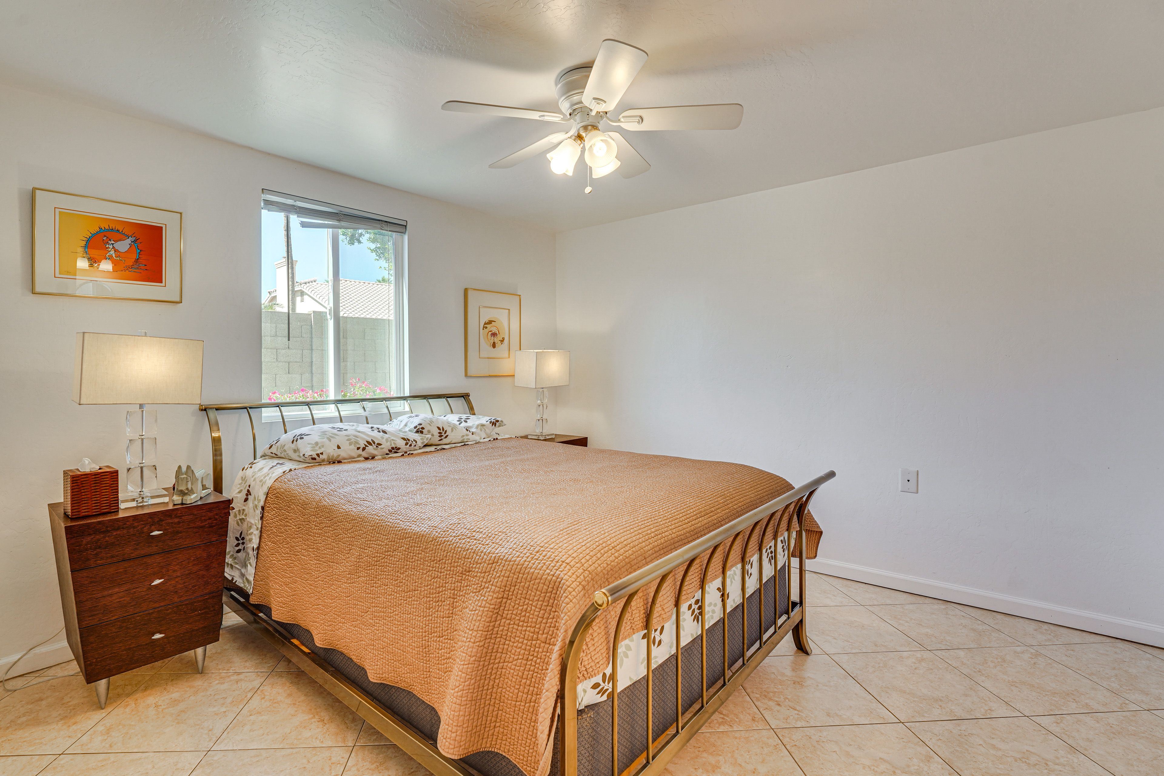 Bedroom 1 | Queen Bed