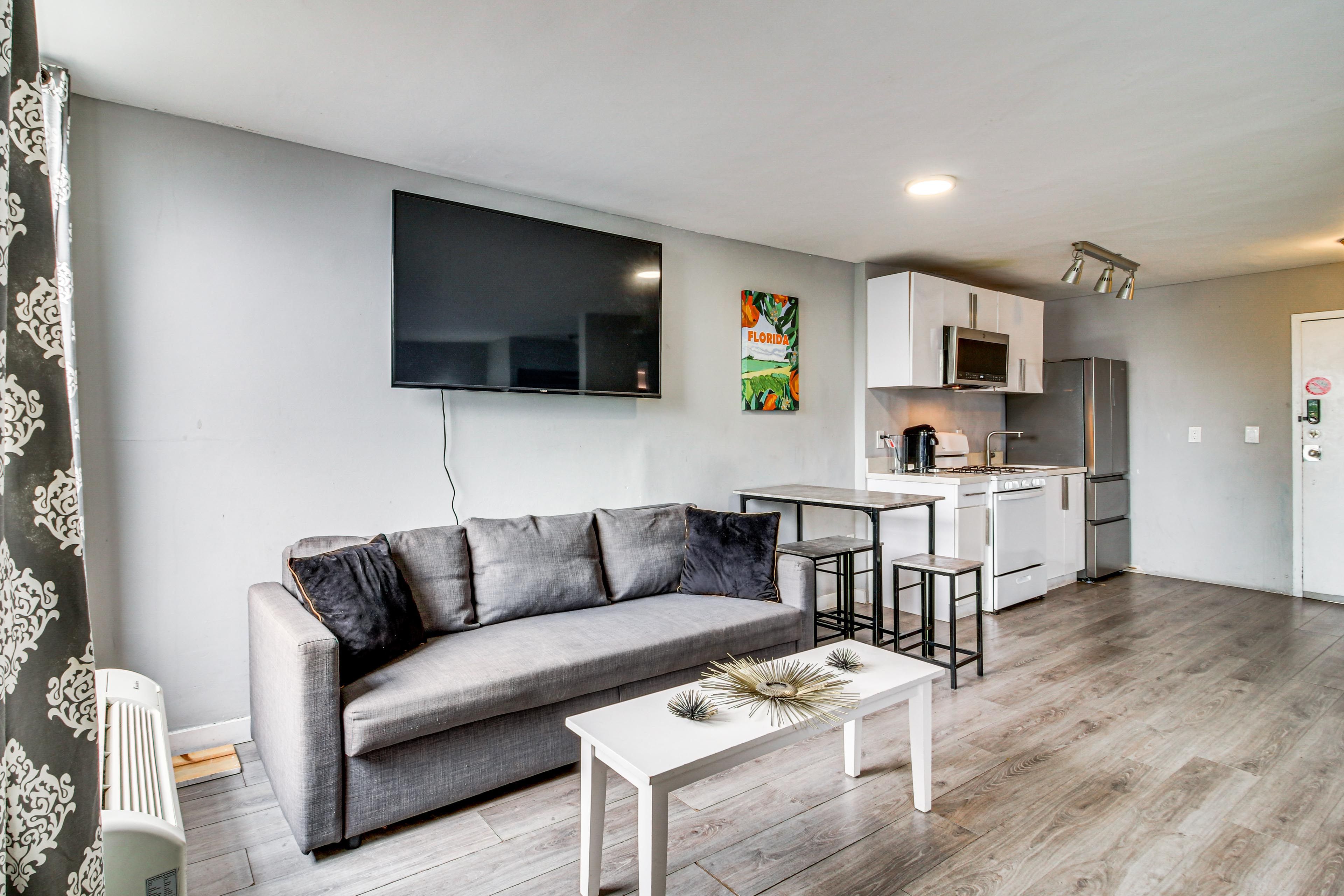 Miami Beach Vacation Rental | Studio | 1BA | Step-Free Access | 450 Sq Ft