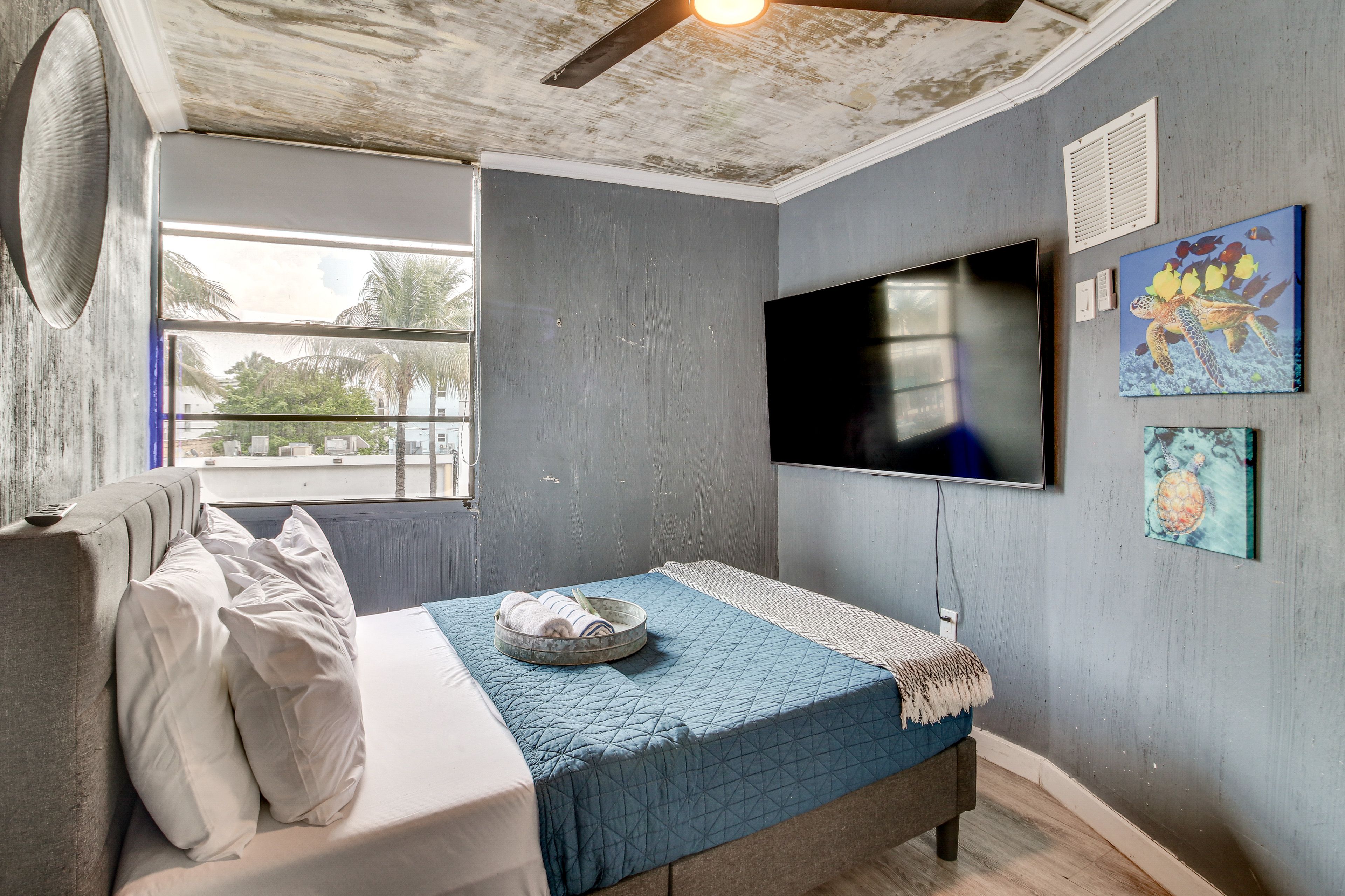 Bedroom | Full Bed | Smart TV