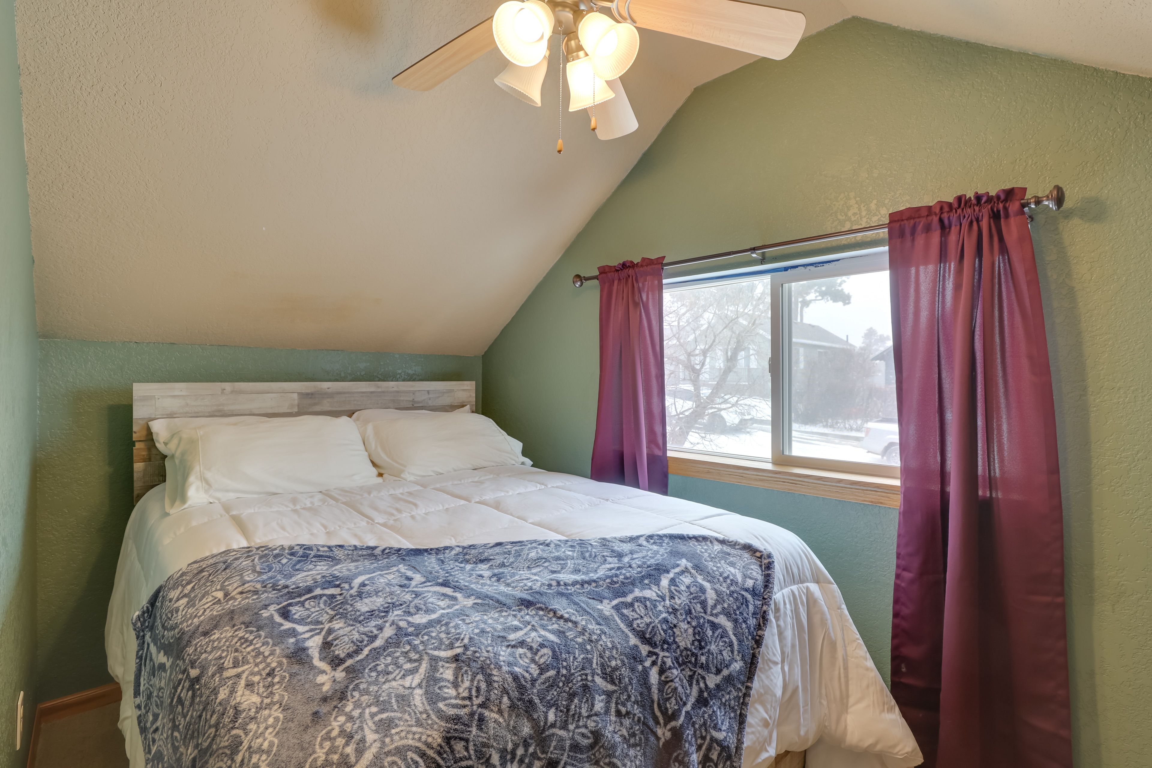 Bedroom 2 | Full Bed | Upper Level