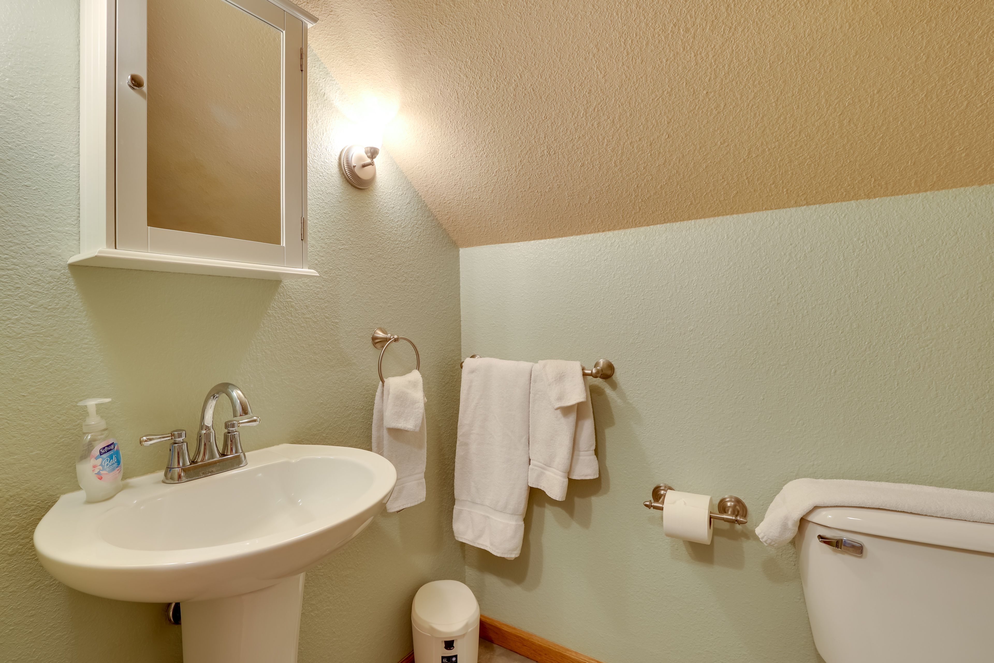 Full Bathroom | Upper Level