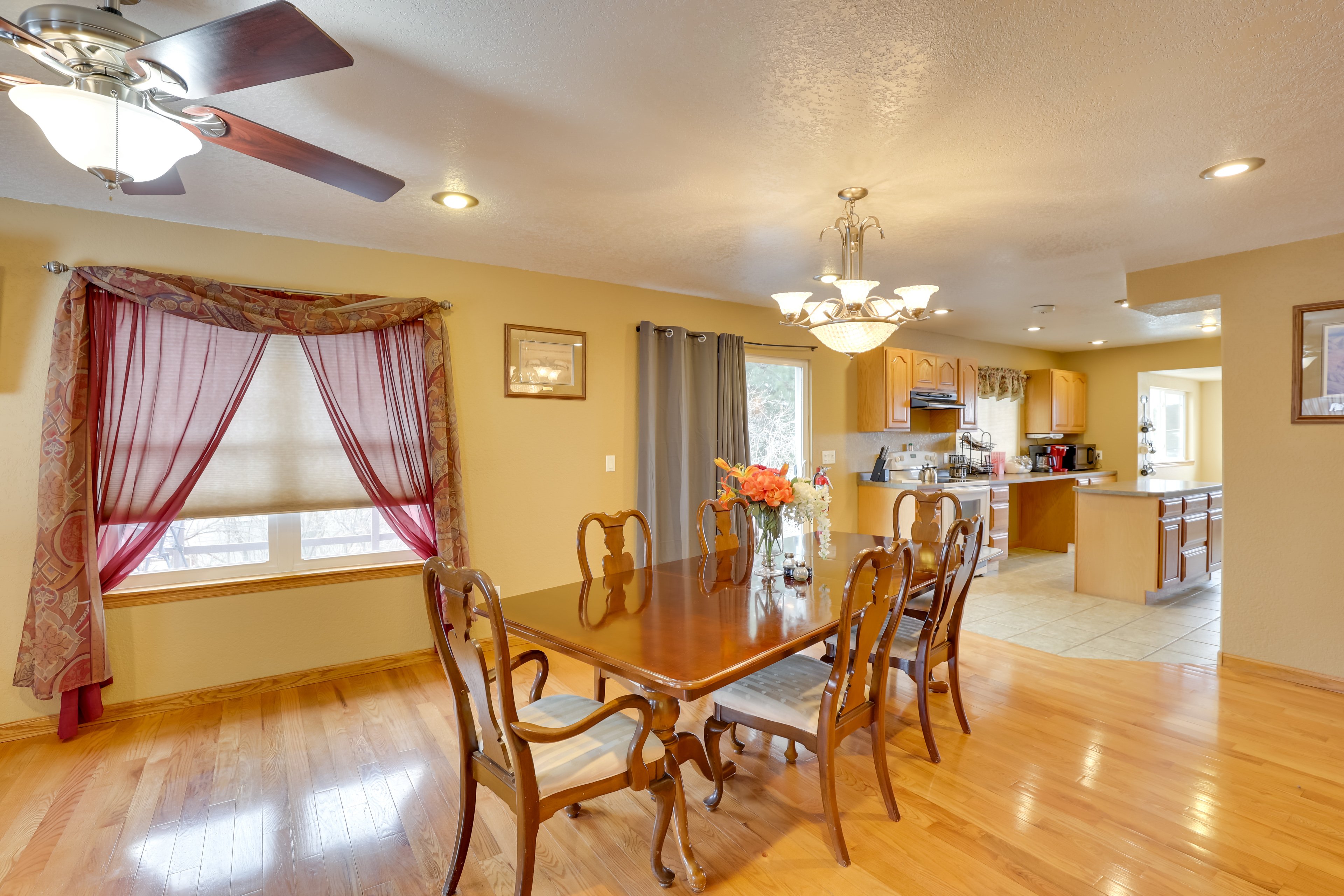 Lead Vacation Rental | 4BR | 3BA | 2,400 Sq Ft