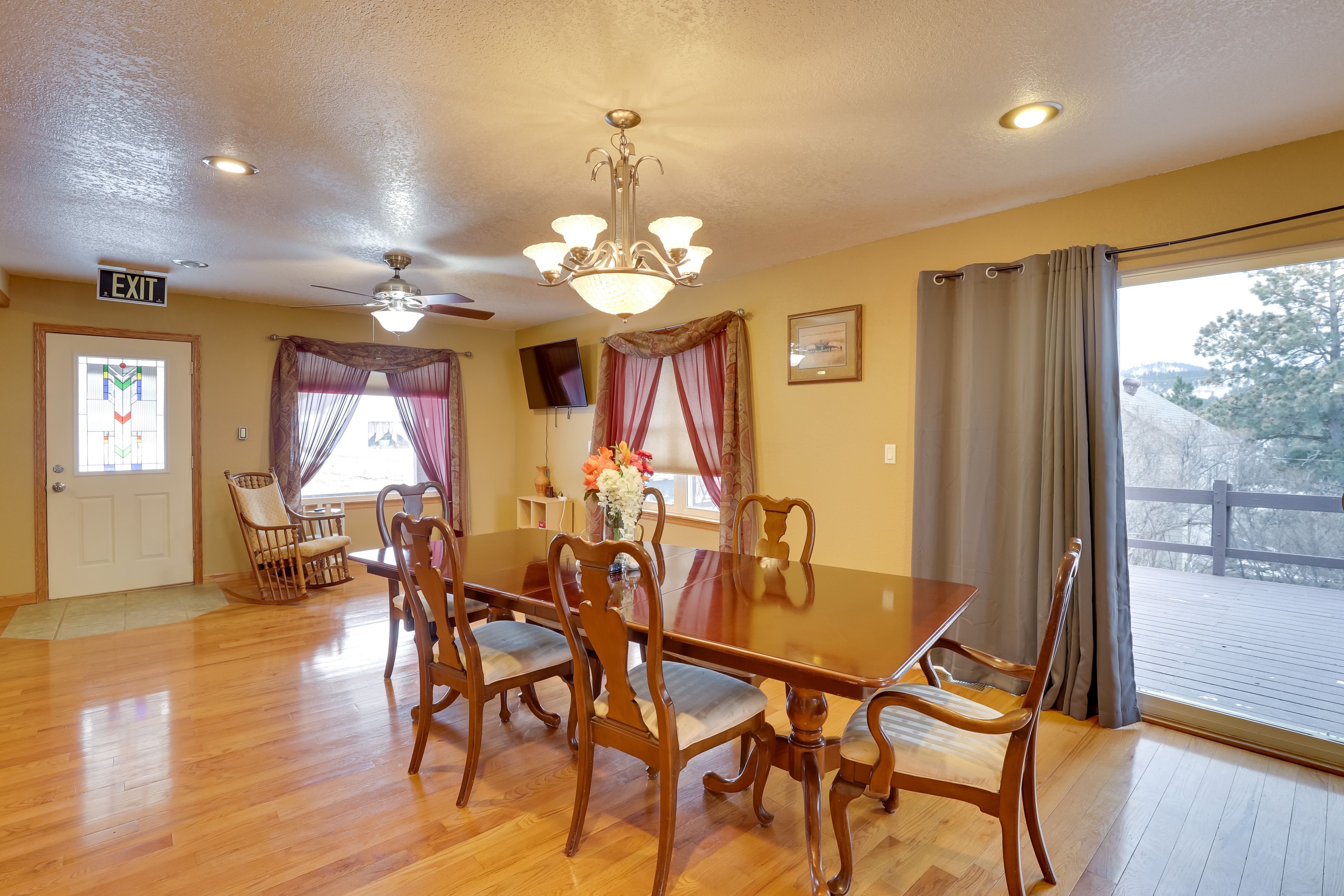 Dining Area | Main Level