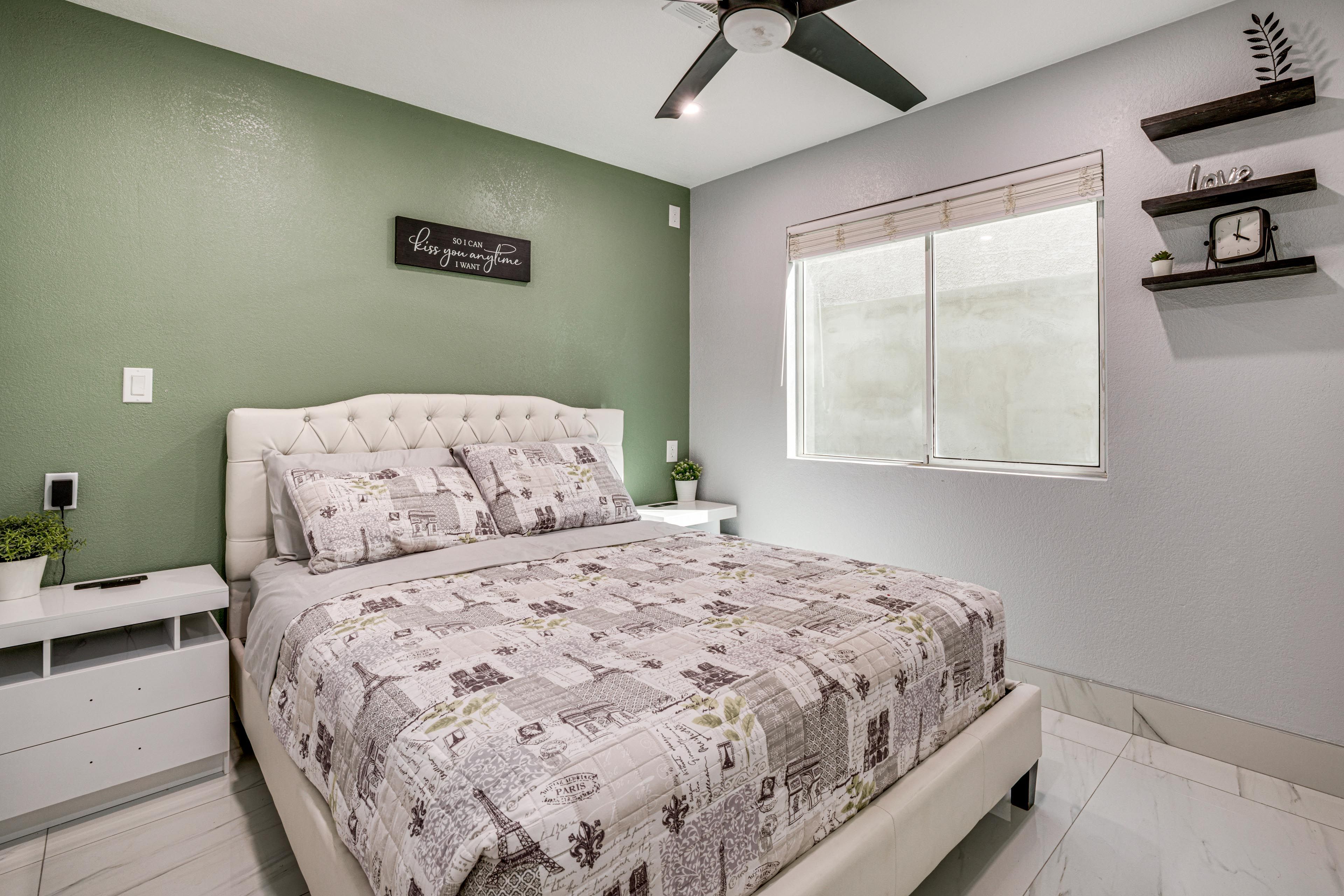 Bedroom 1 | Queen Bed | 1st Floor