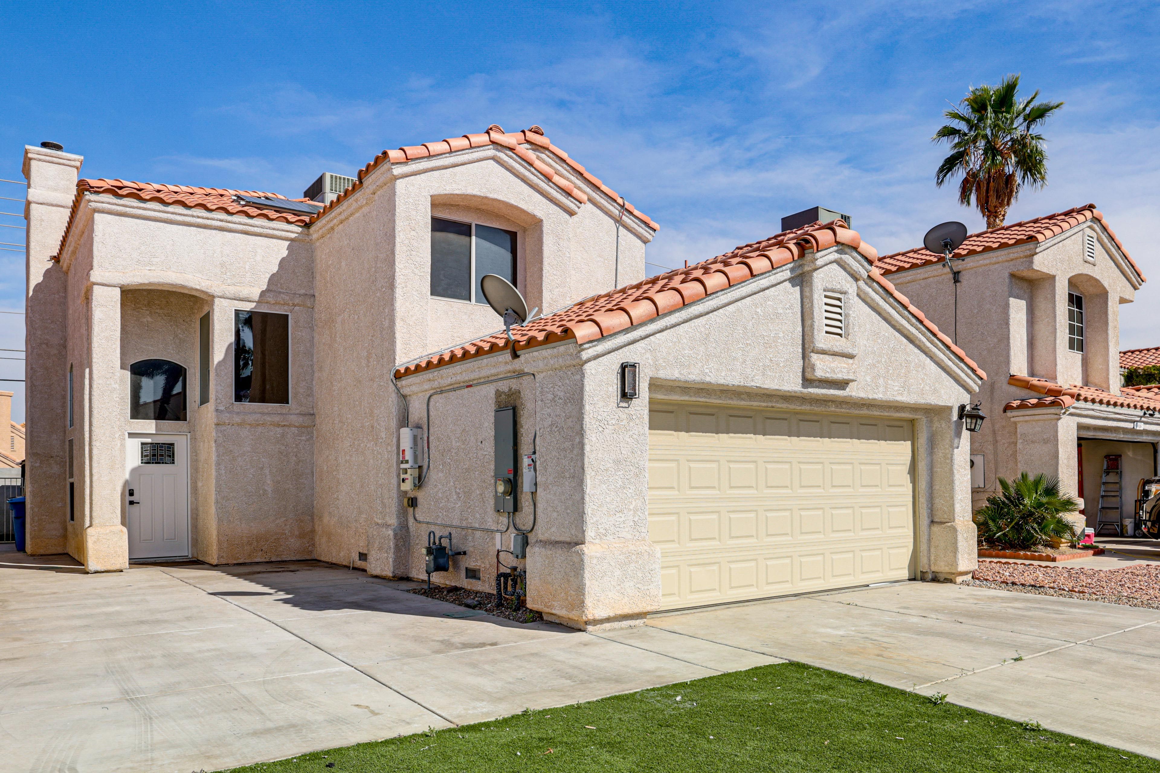 Driveway (2 Vehicles) | Garage (2 Vehicles)