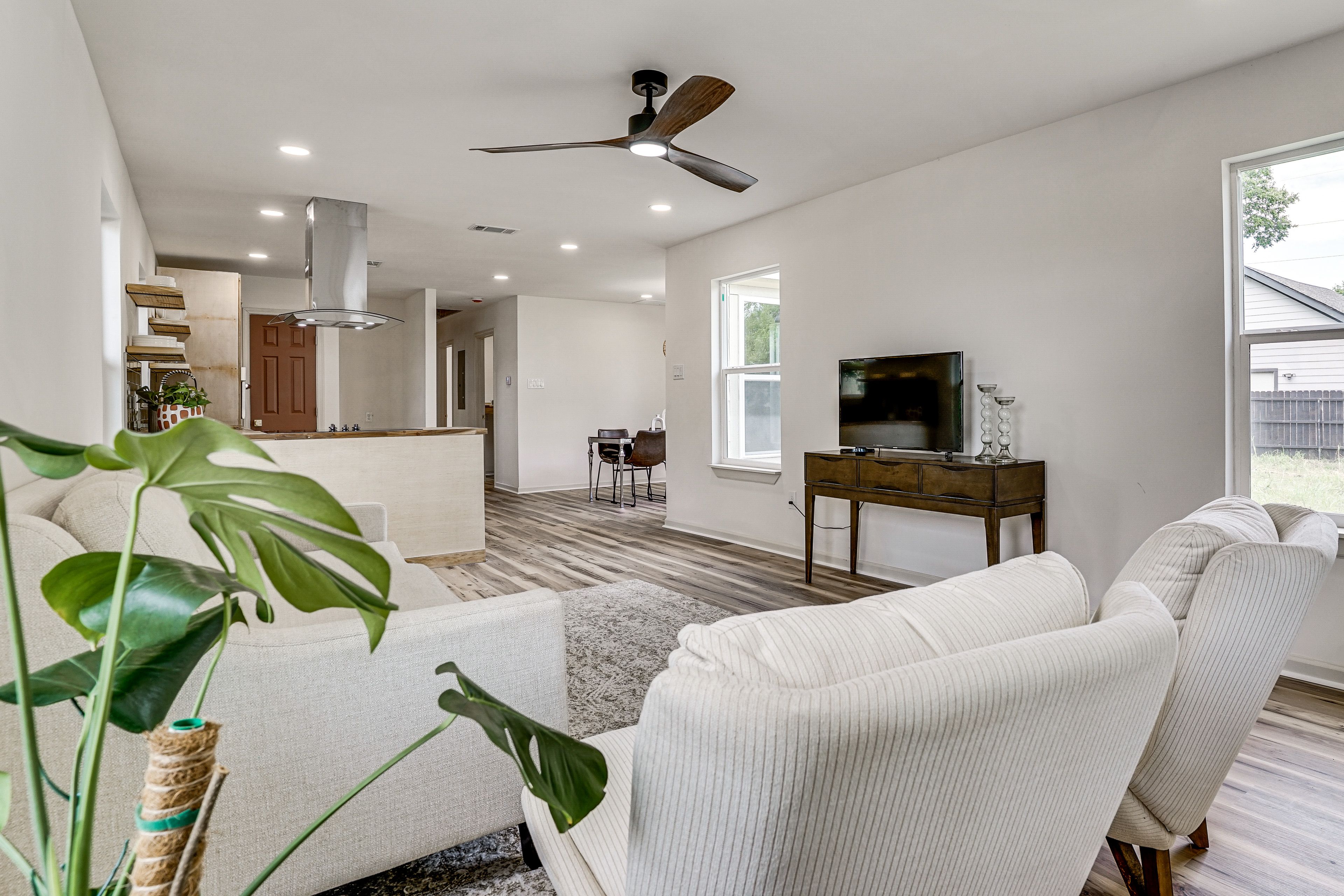 Living Room | Smart TV | Central A/C & Heat