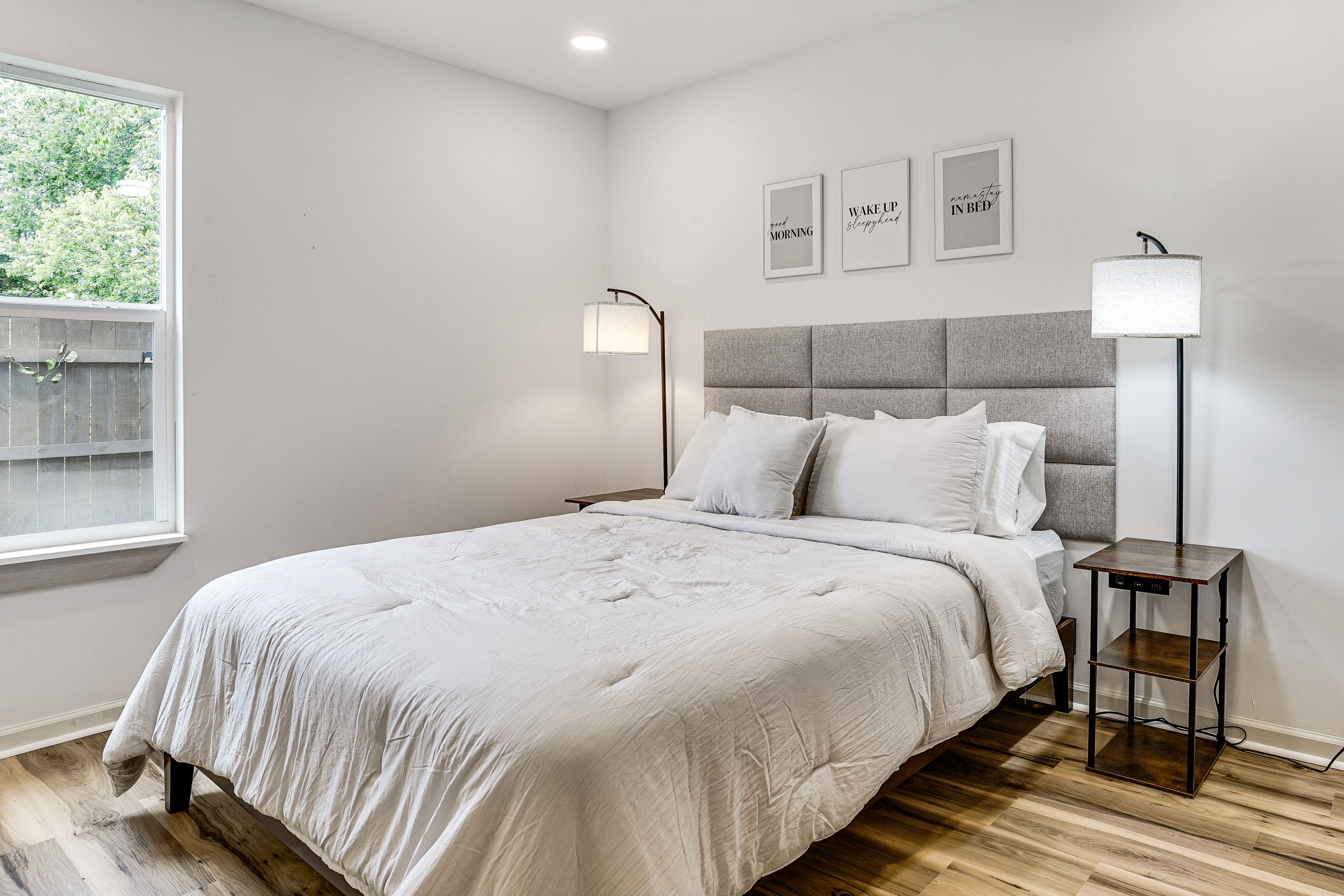 Bedroom 1 | Queen Bed