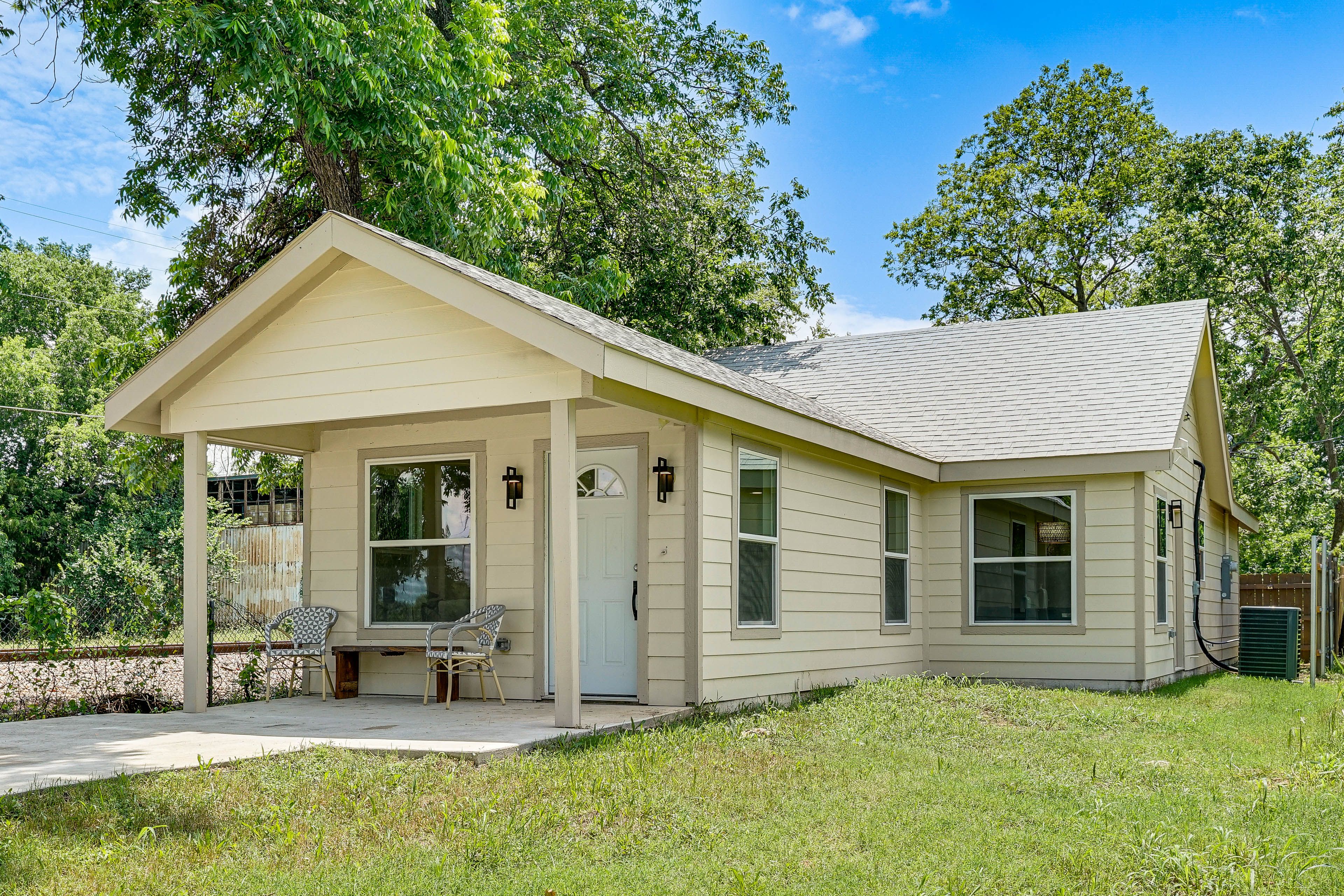 Fort Worth Vacation Rental | 2BR | 1BA | 1,100 Sq Ft