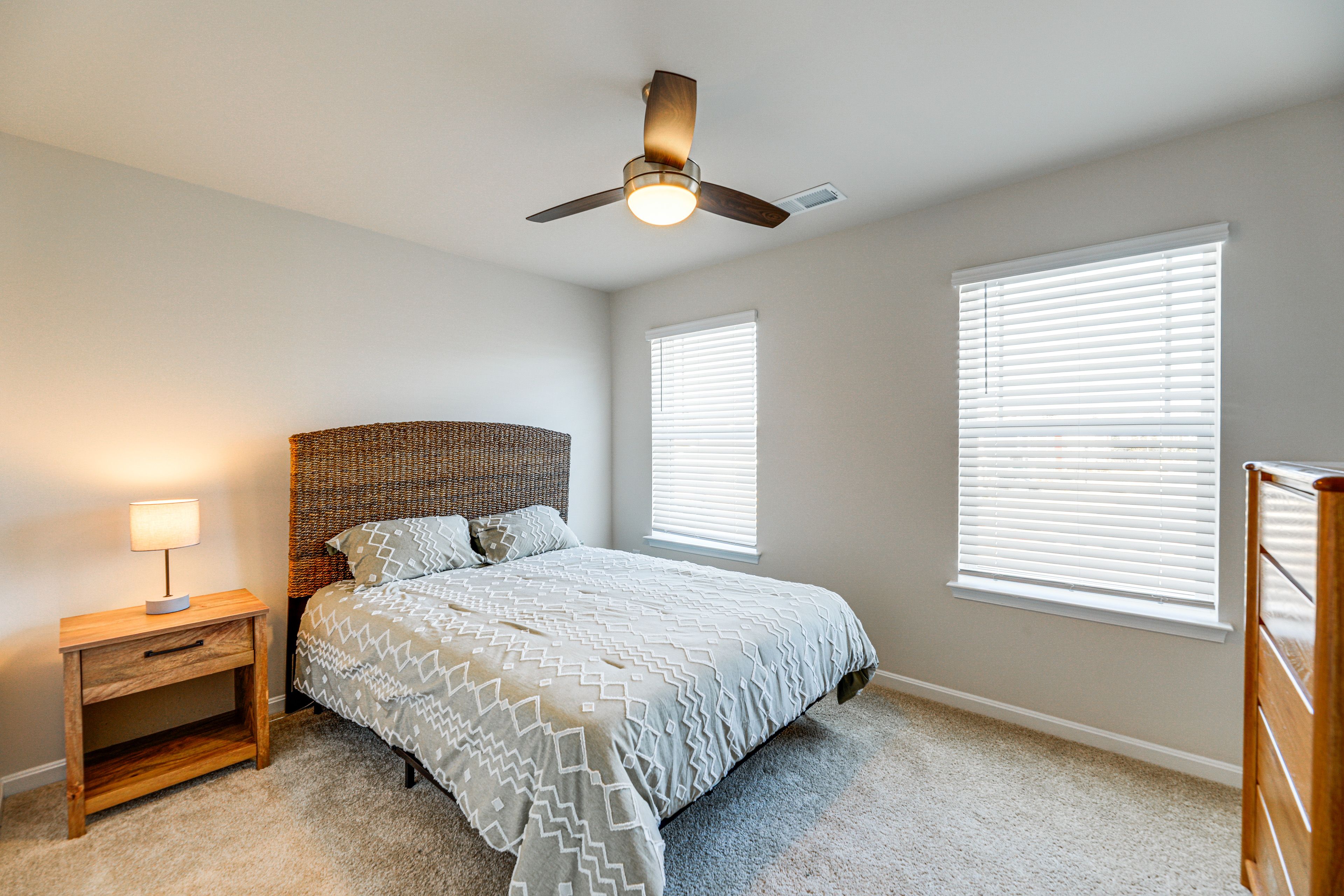 Bedroom 2 | Queen Bed