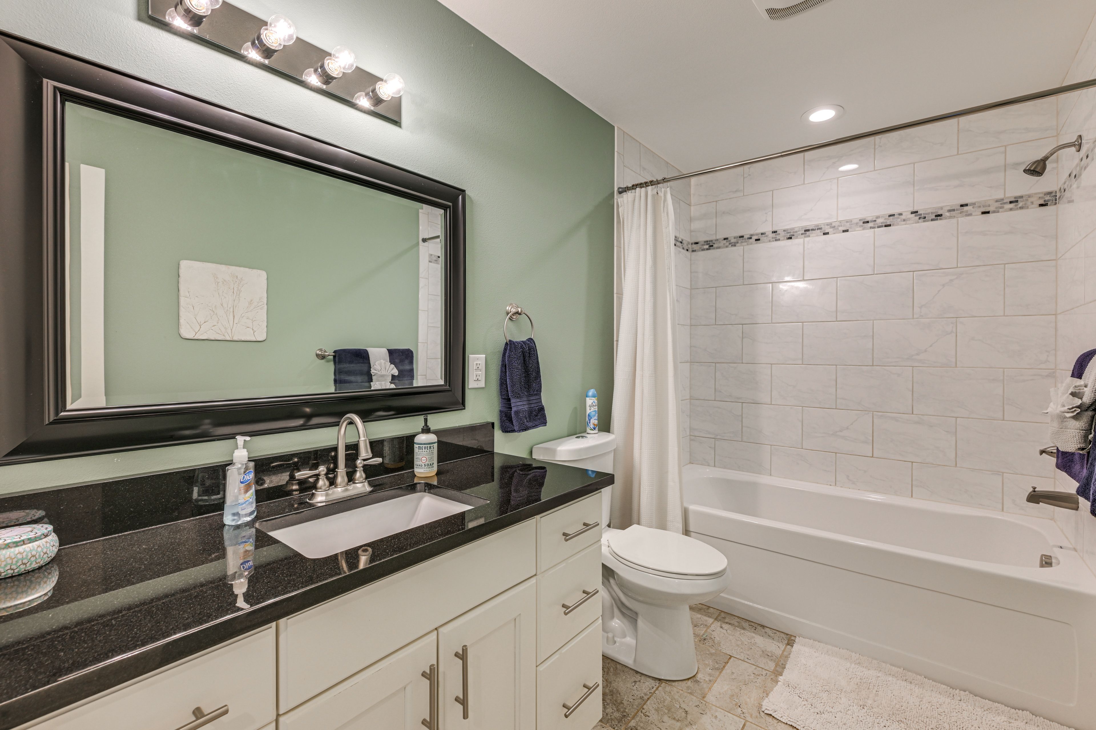 Full Bathroom | 2nd Floor