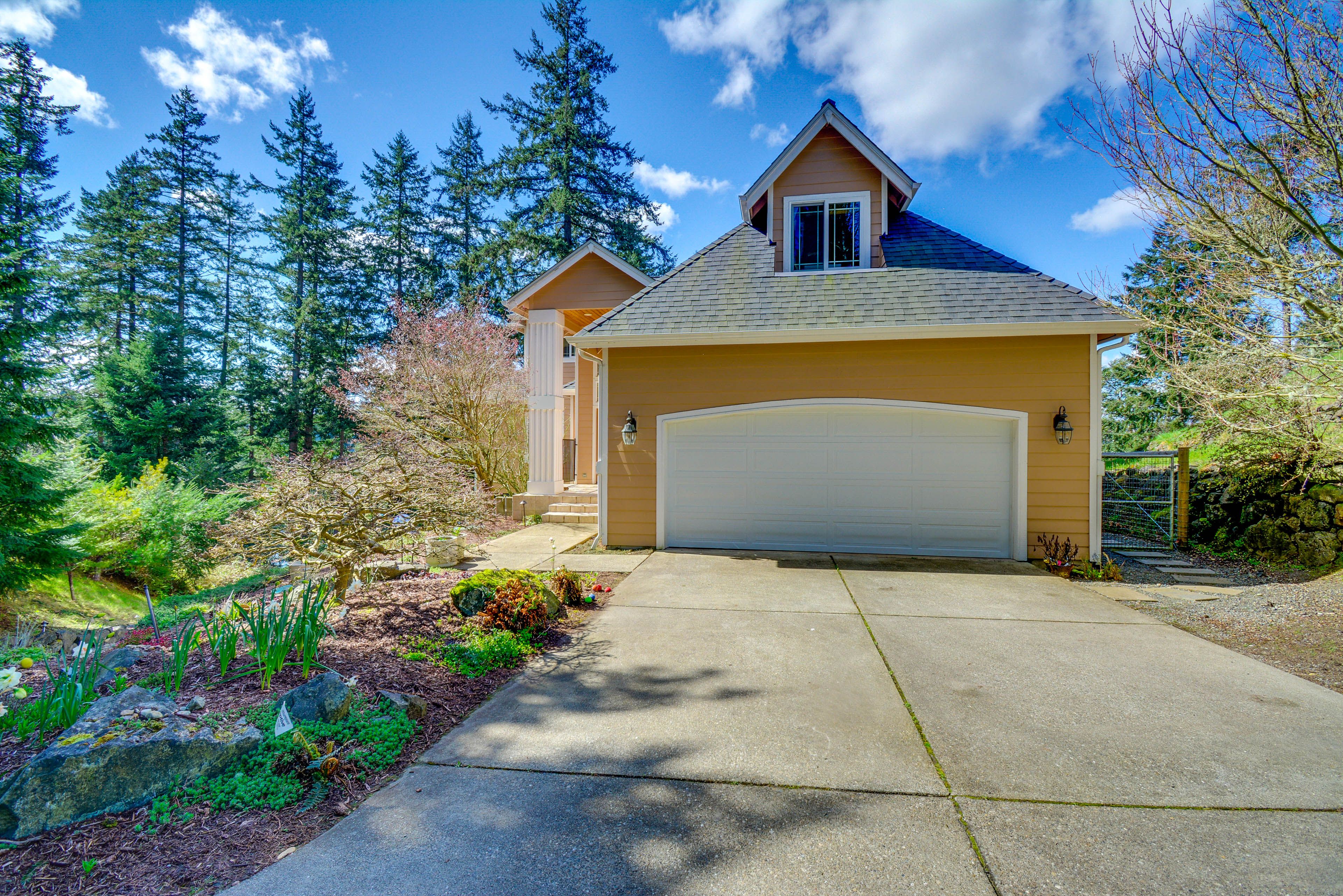 Driveway Parking | 2 Vehicles | No Garage Parking