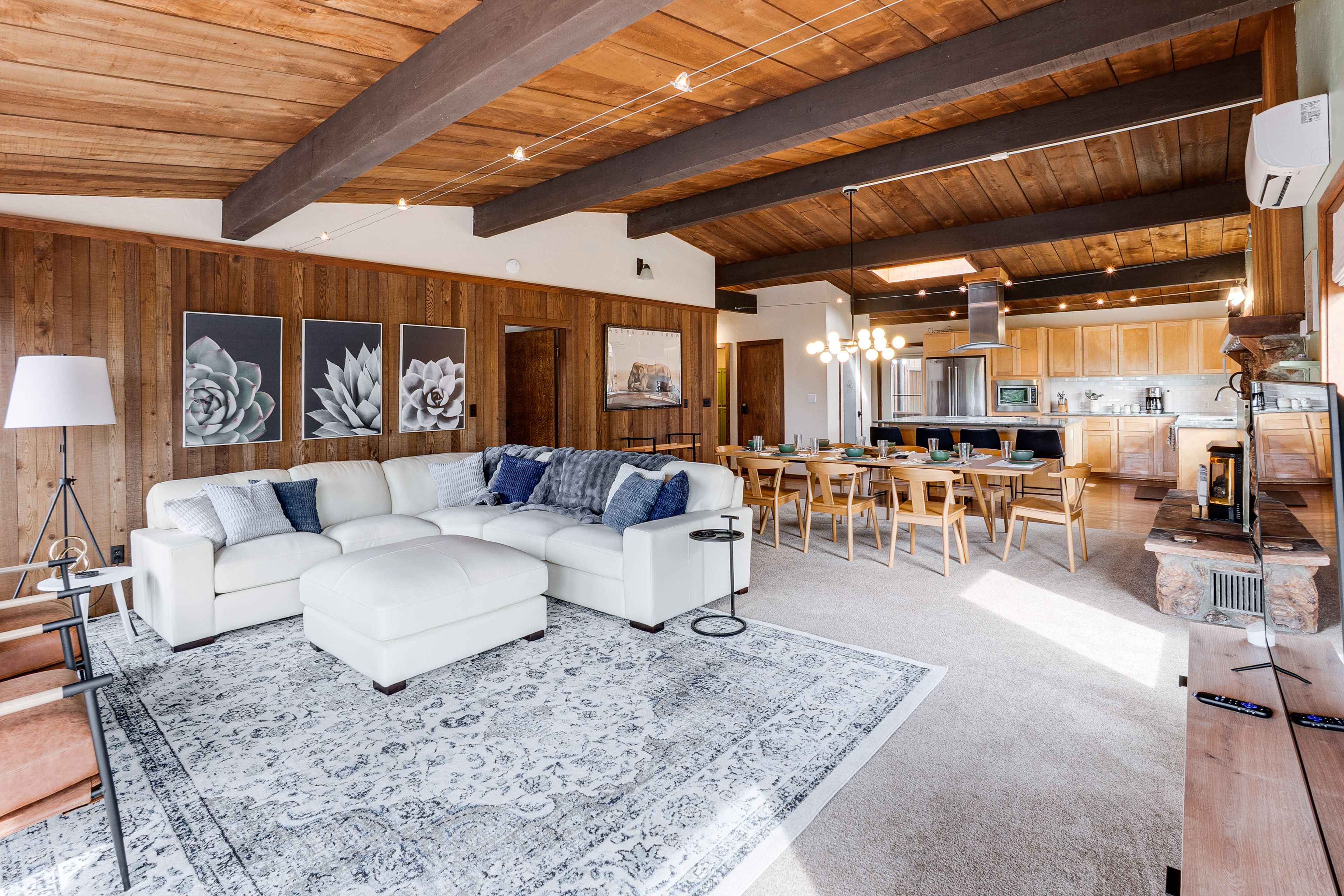 Living Room | Smart TV