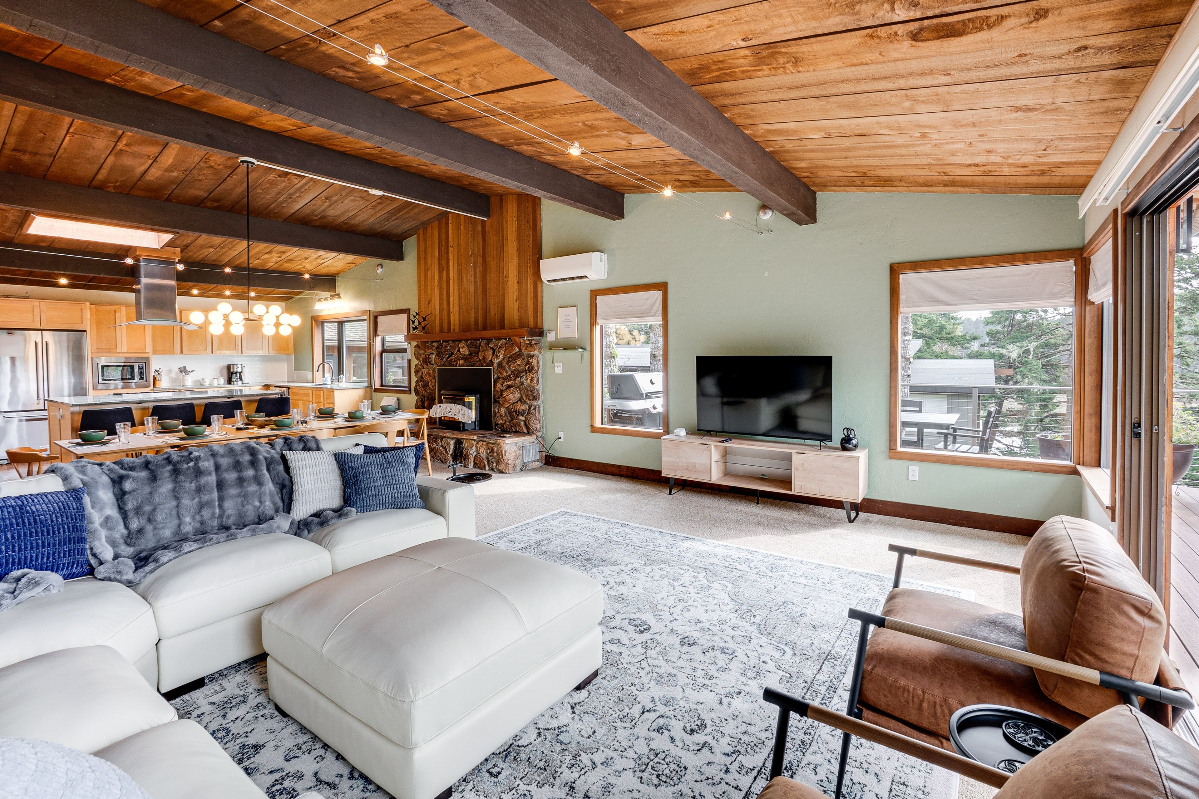 Living Room | Picture Windows | 2nd Level