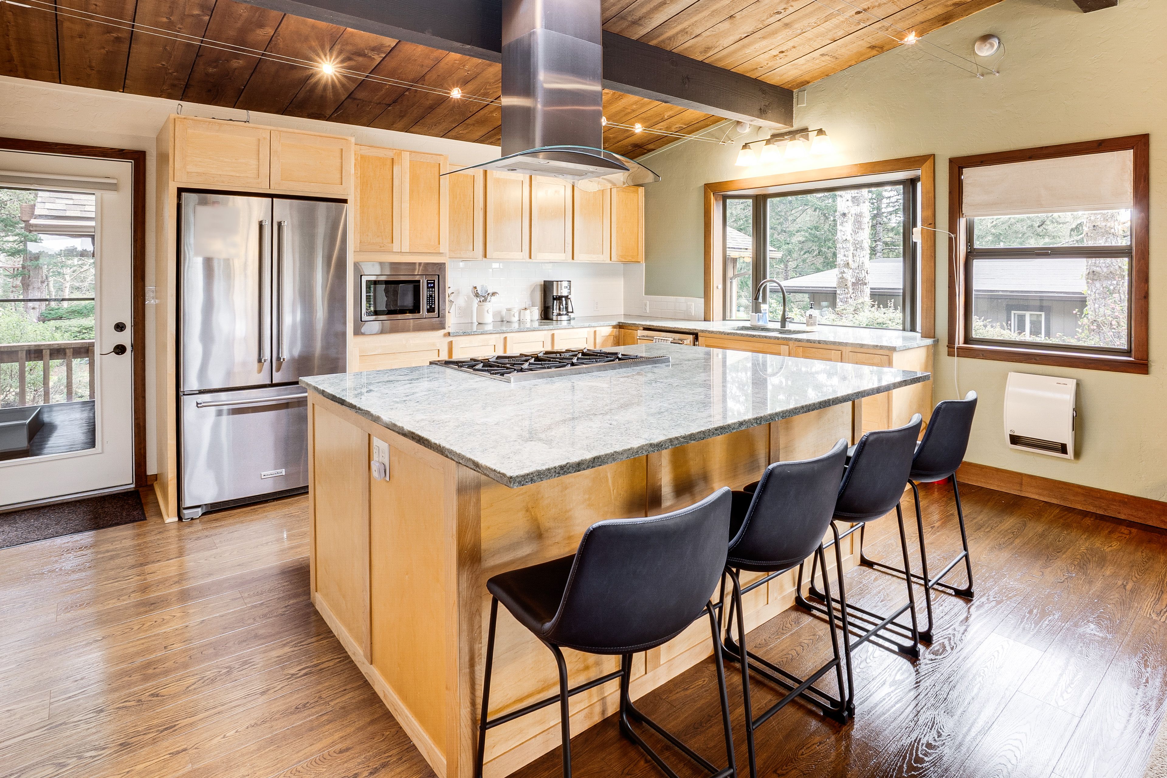 Kitchen | Dishwasher | Oven | 2nd Level