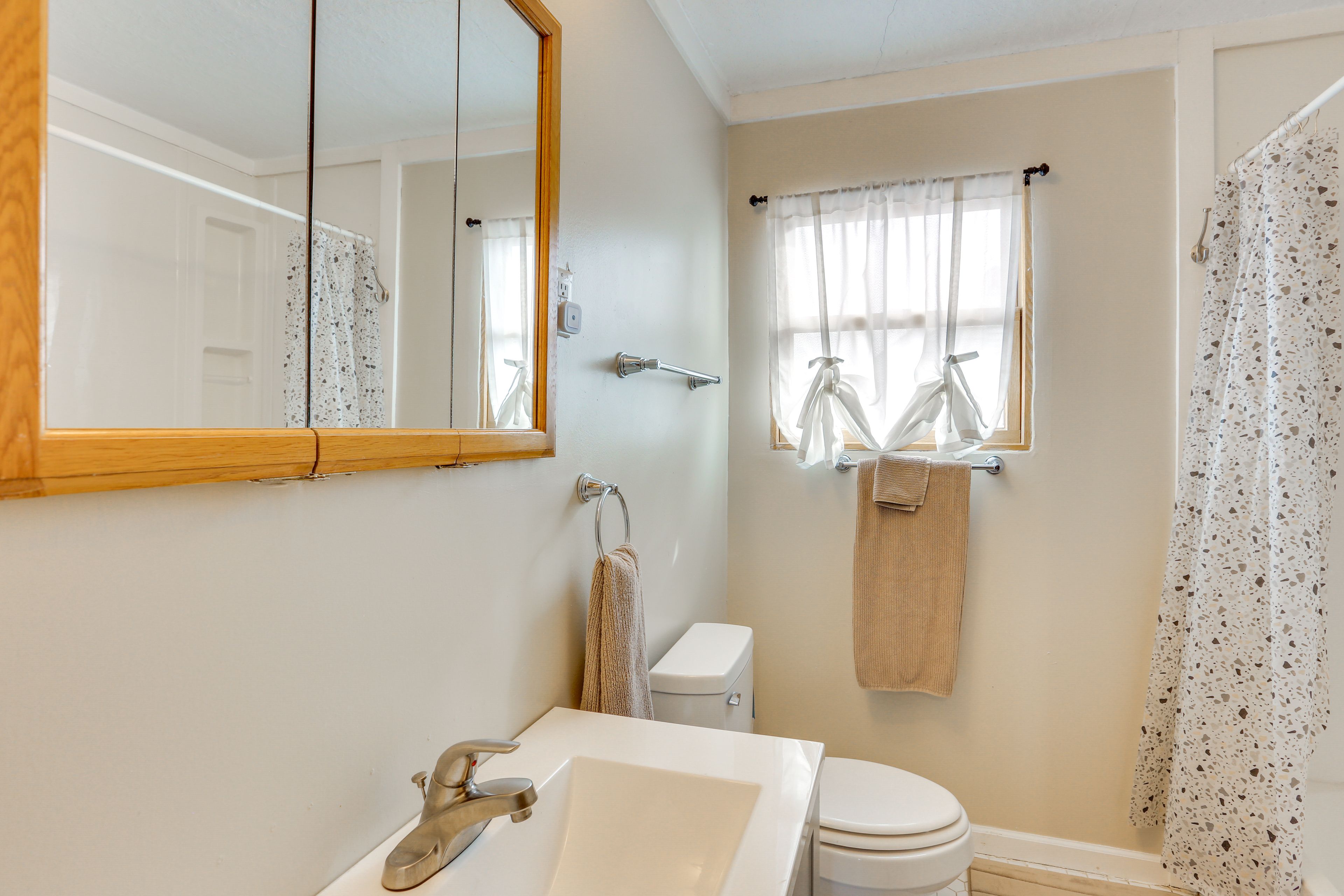 Full Bathroom | 2nd Floor