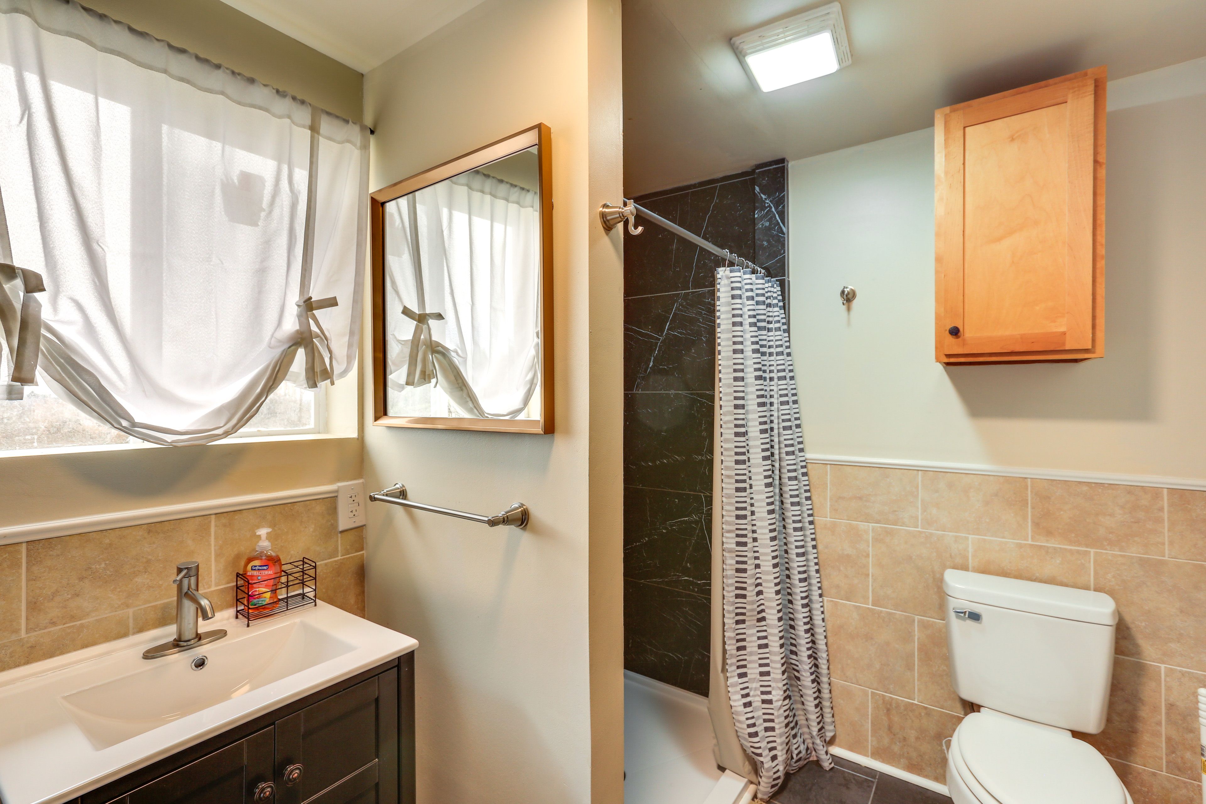 Full Bathroom | 1st Floor