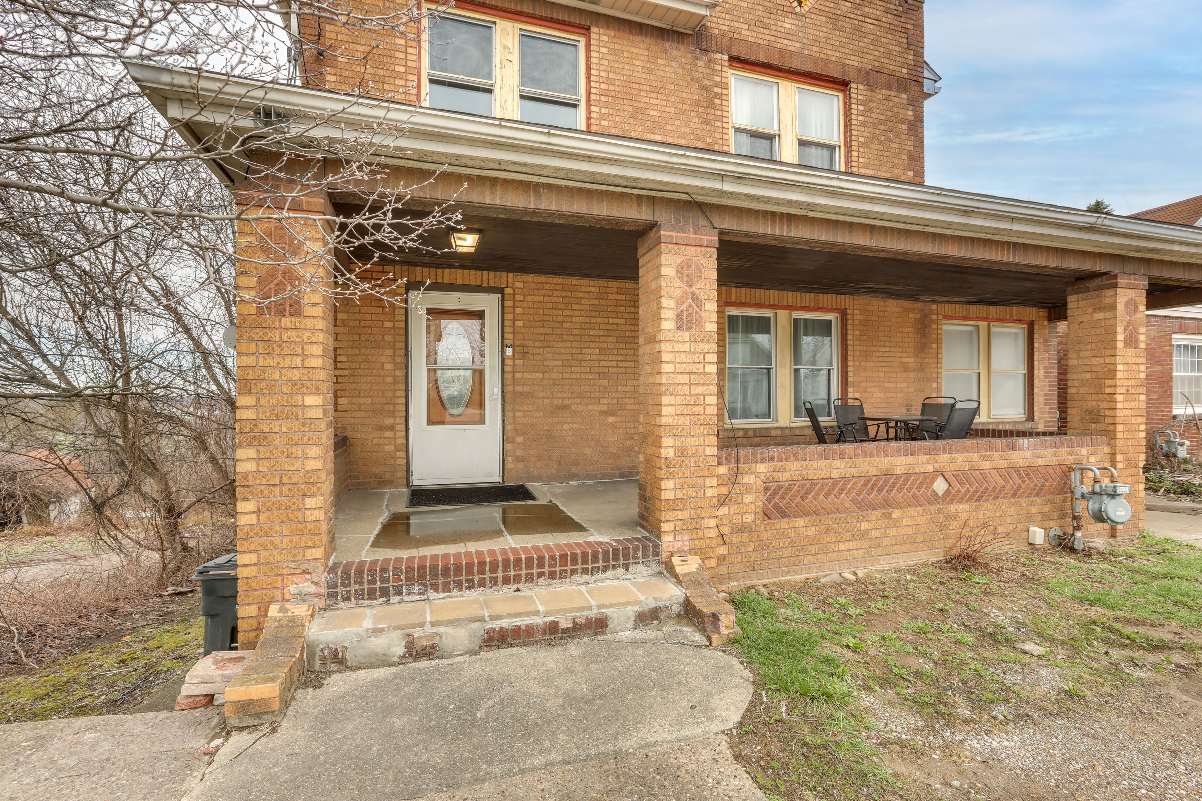 Property Exterior | Front Driveway (1 Vehicle) | Back Driveway (9 Vehicles)