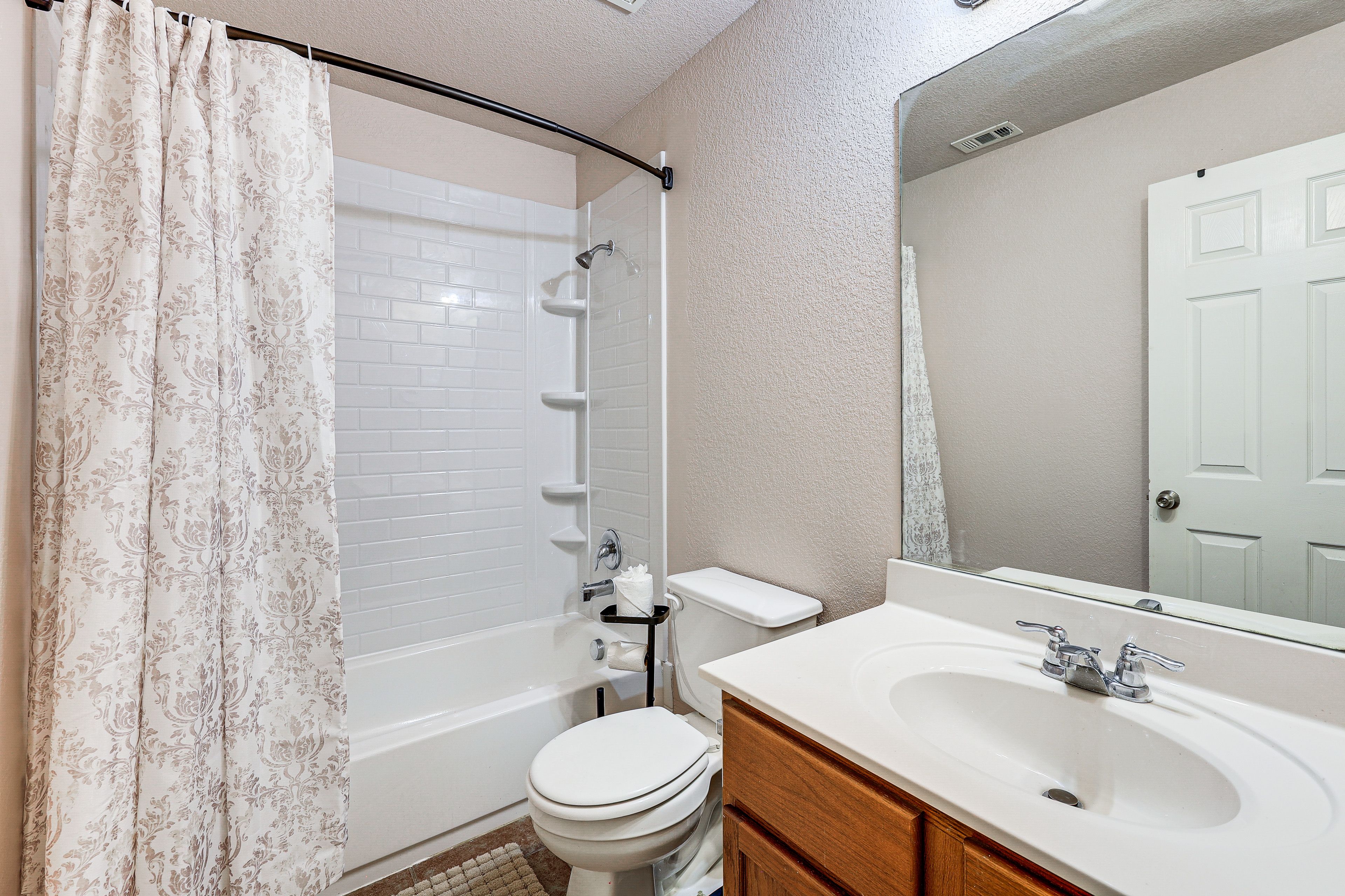 Full Bathroom | 2nd Floor
