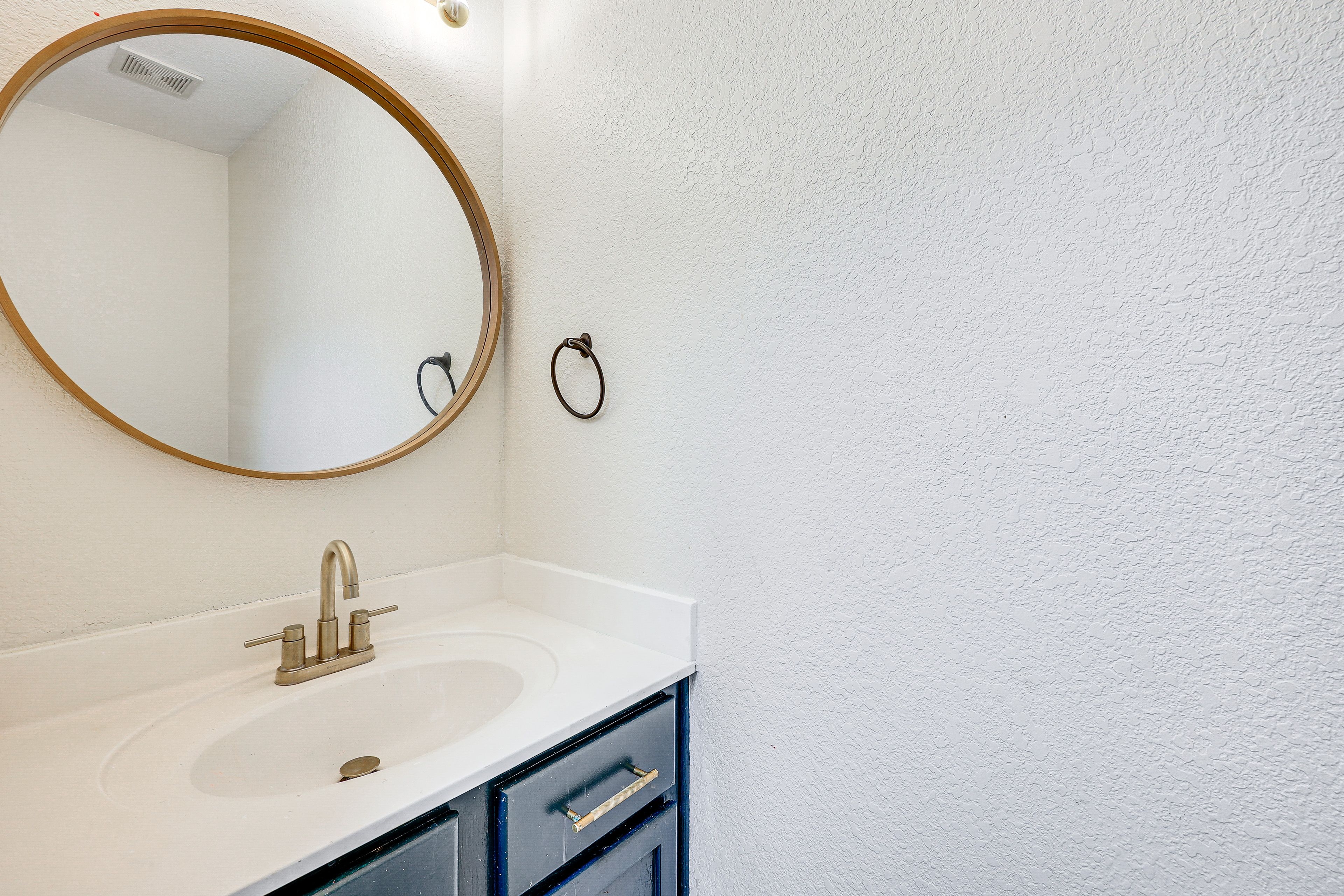 Half Bathroom | 1st Floor