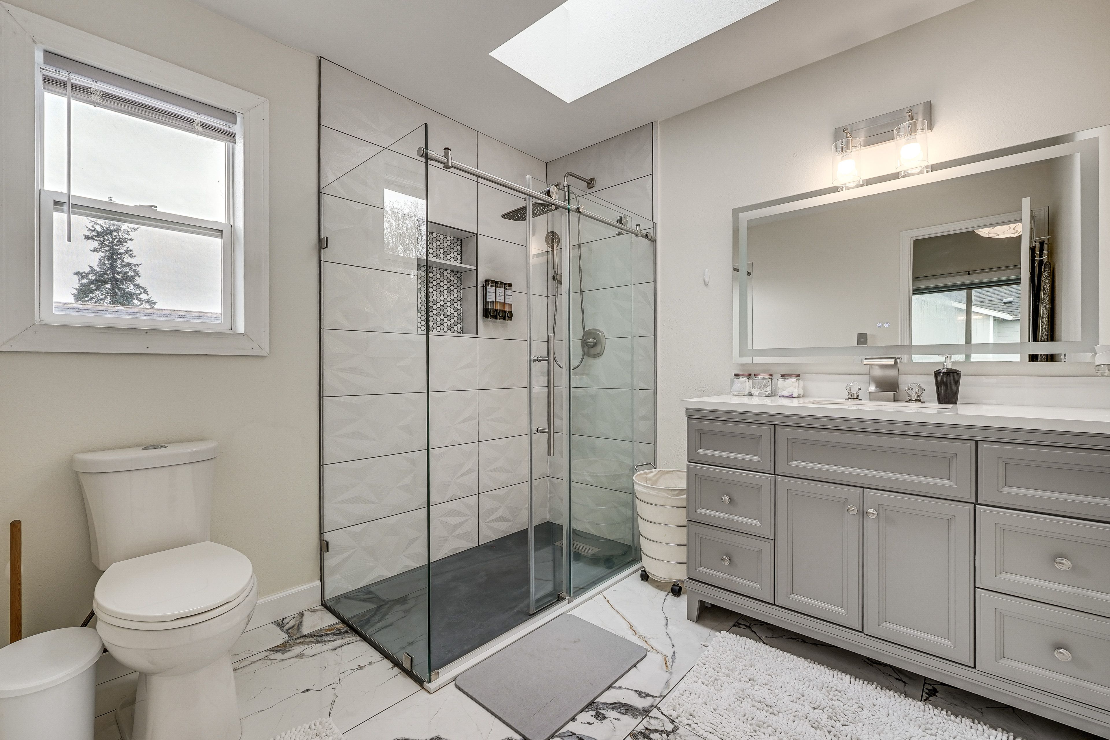 Full Bath | 2nd Floor