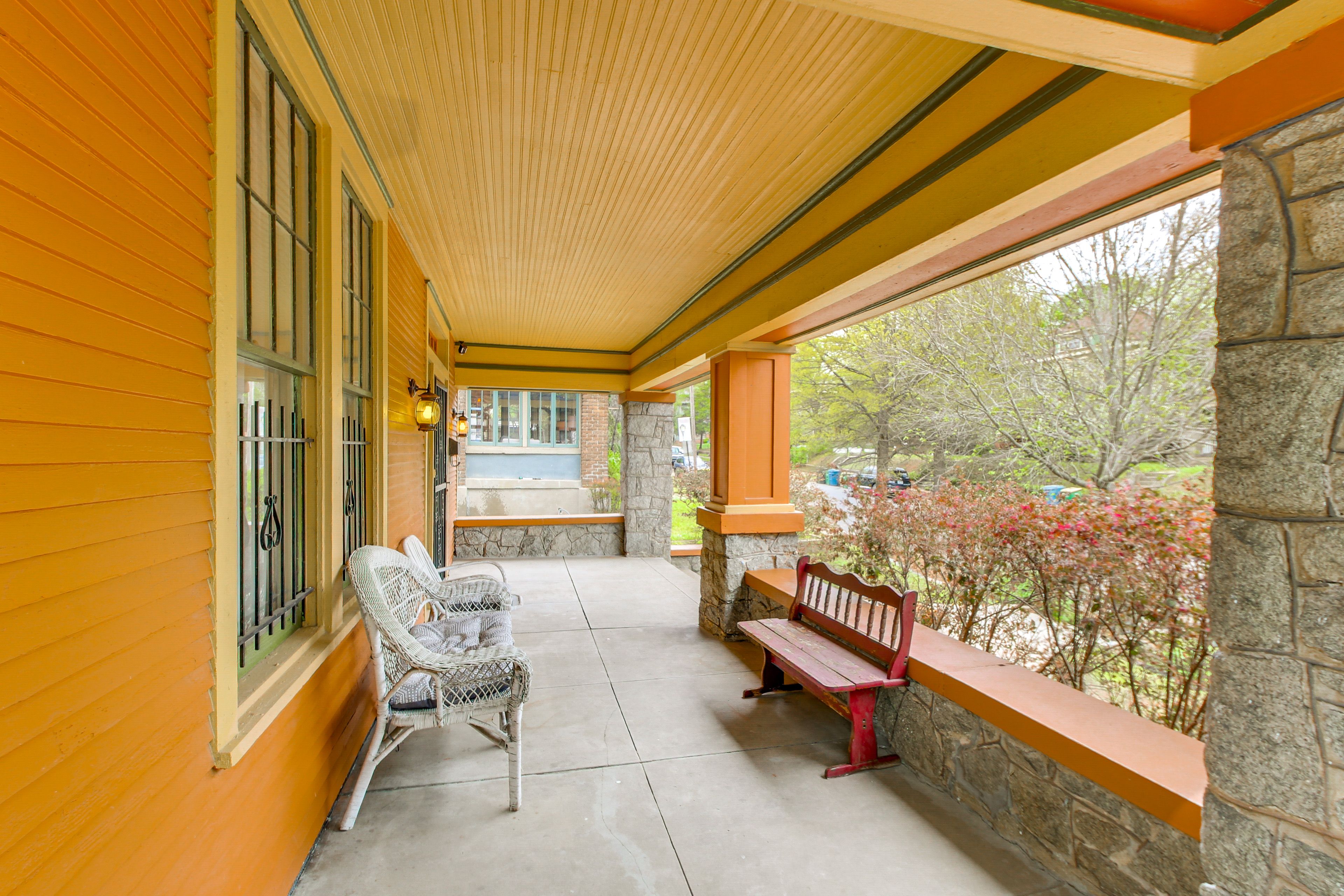 Covered Porch w/ Seating