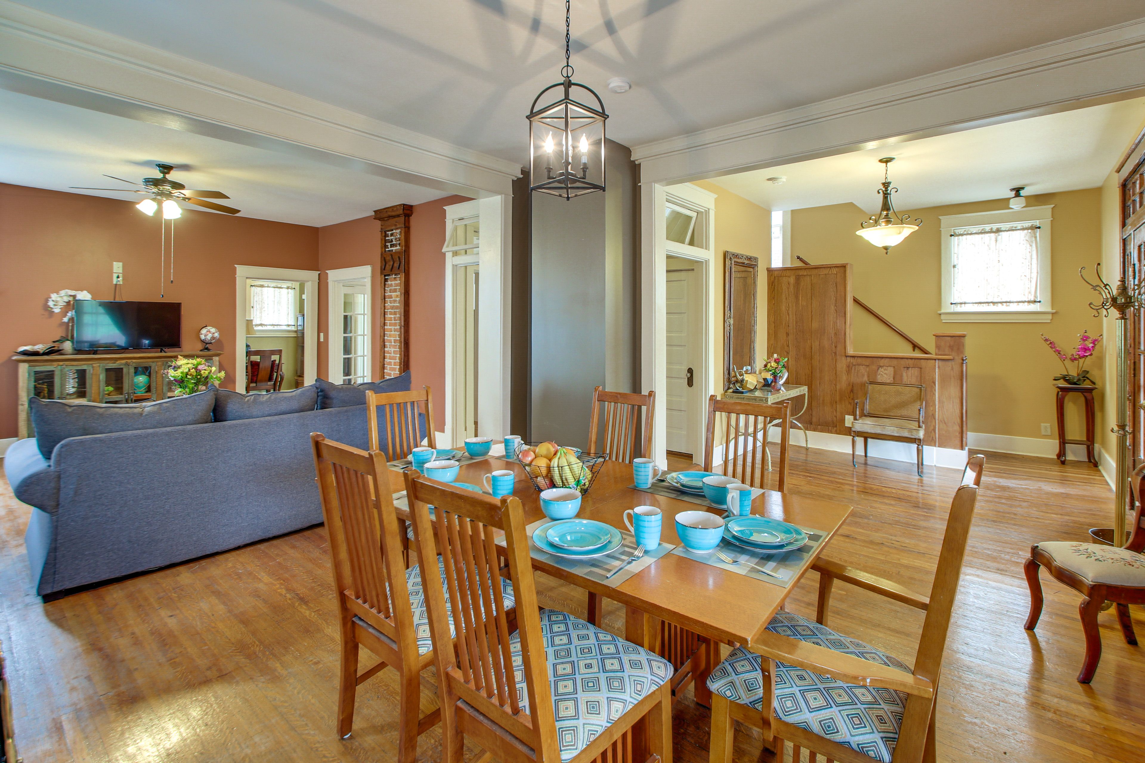 Dining Area | 1st Floor | Dishes & Flatware Provided