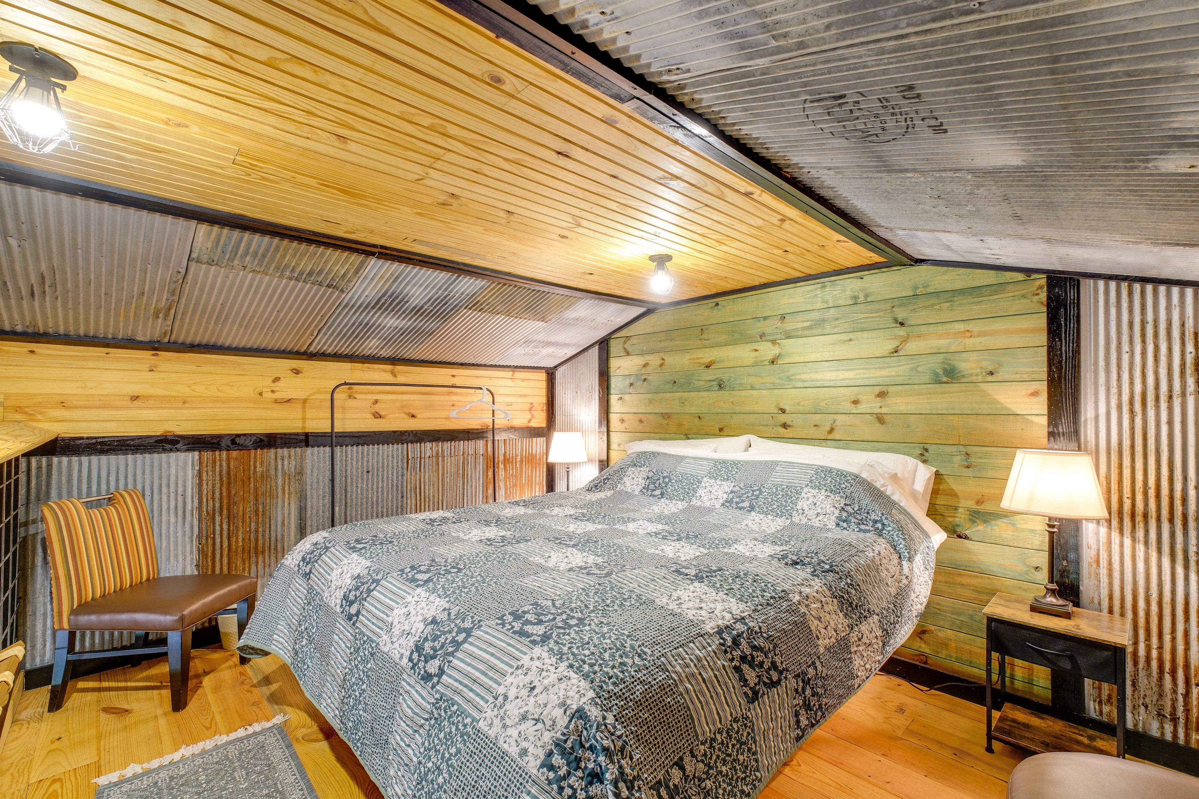 Loft | King Bed | 2nd Floor