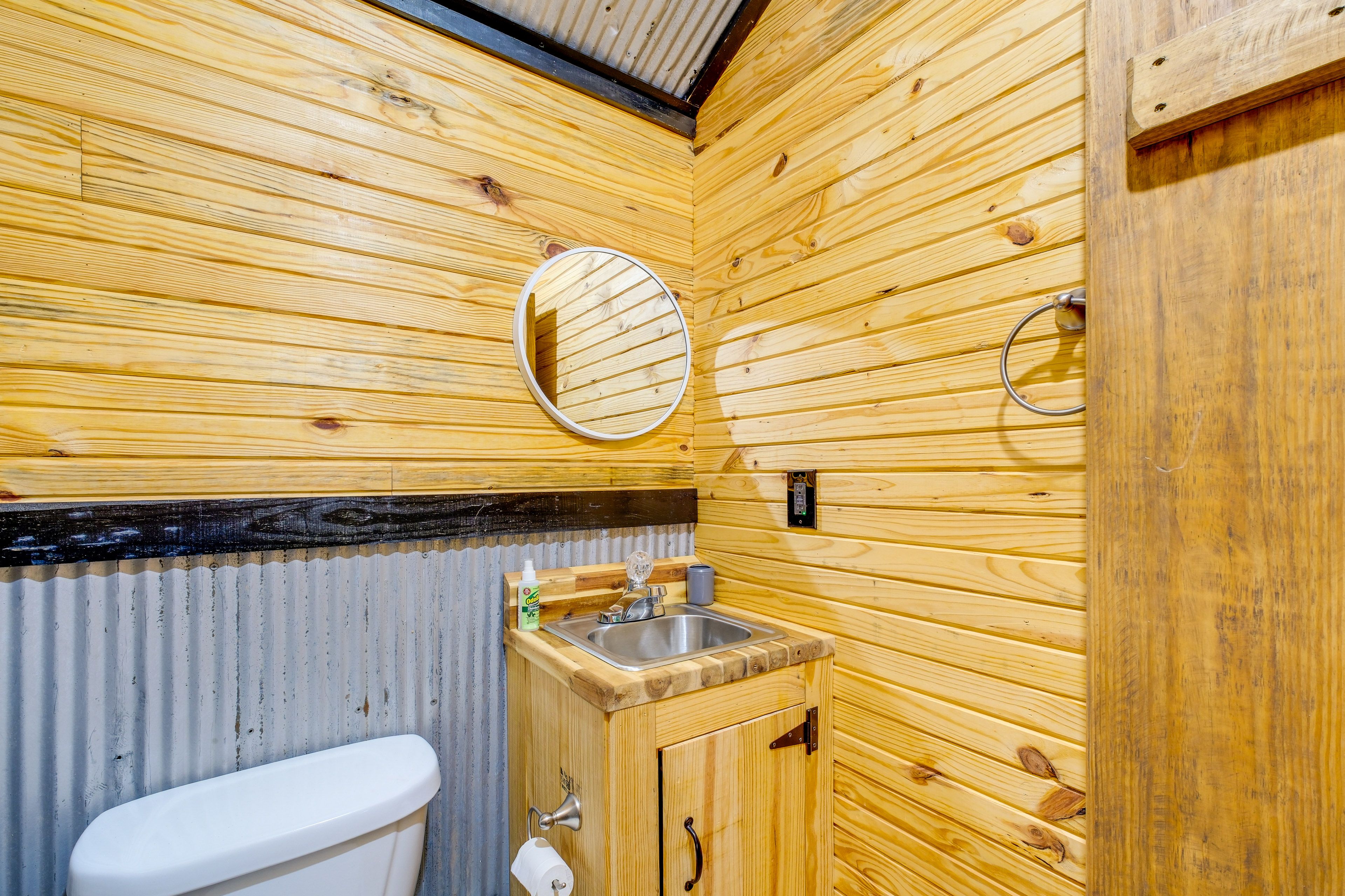 Half Bathroom | Upper Level