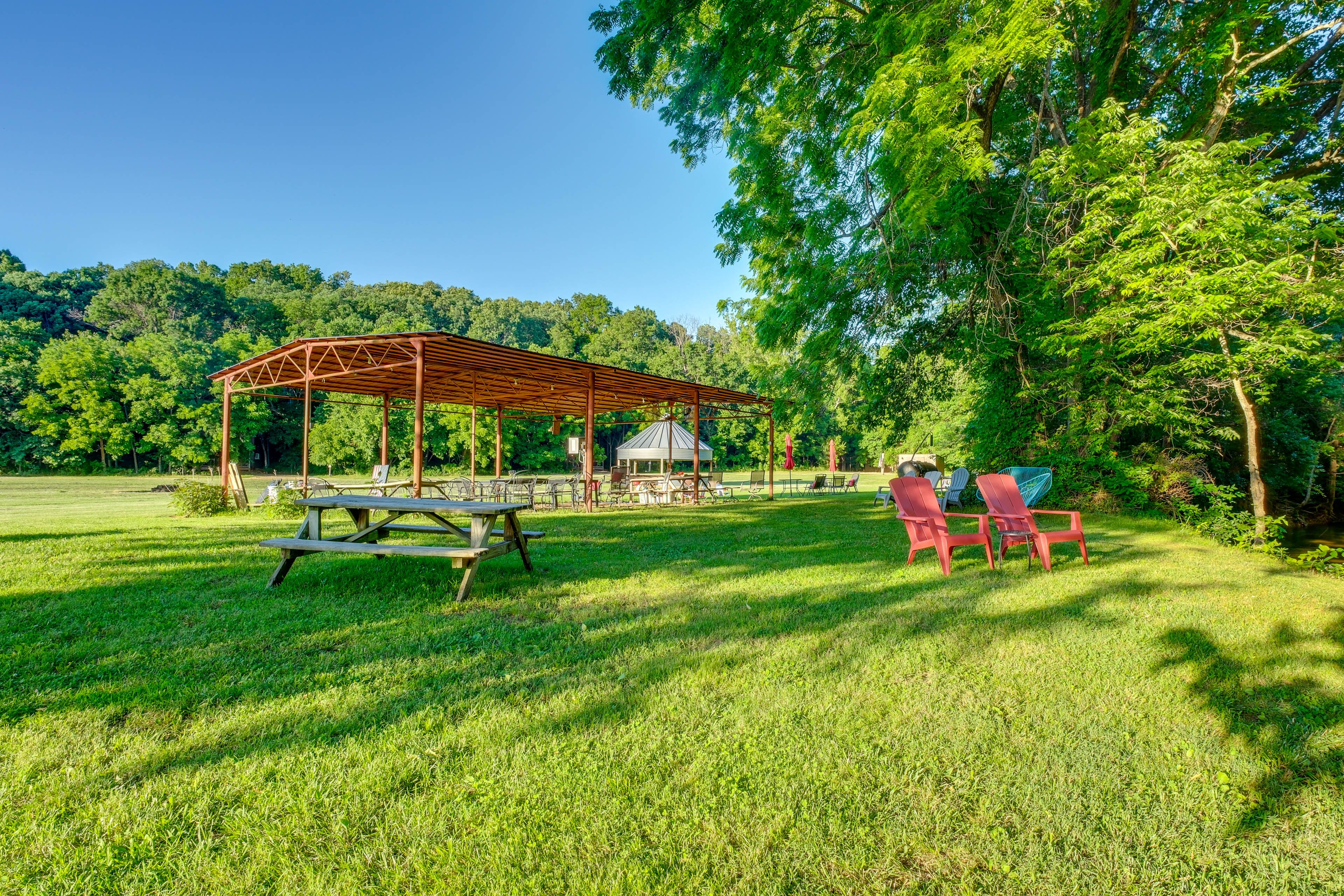 Indian Creek Cabins Community Amenities | Fishing Pond | Trails