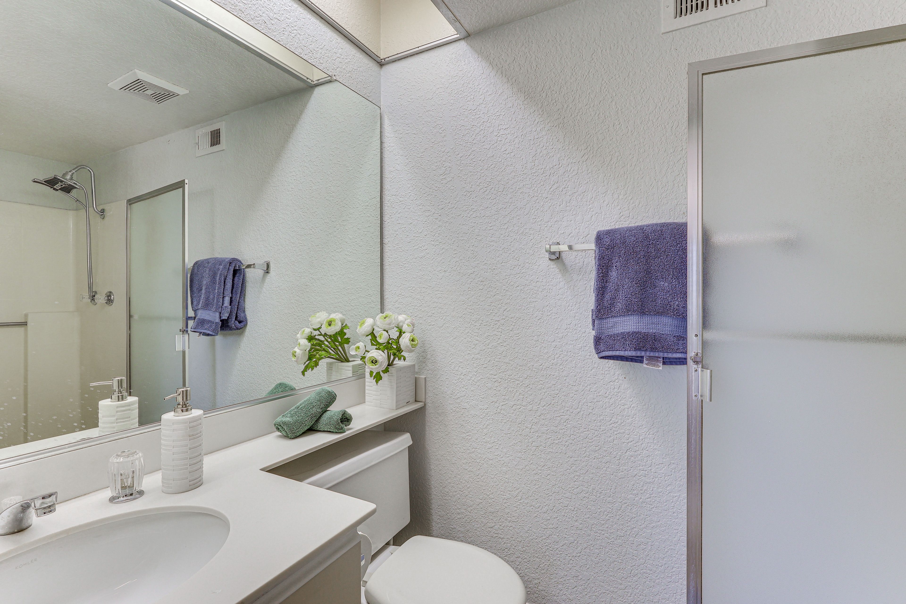 Full Bathroom | 2nd Floor