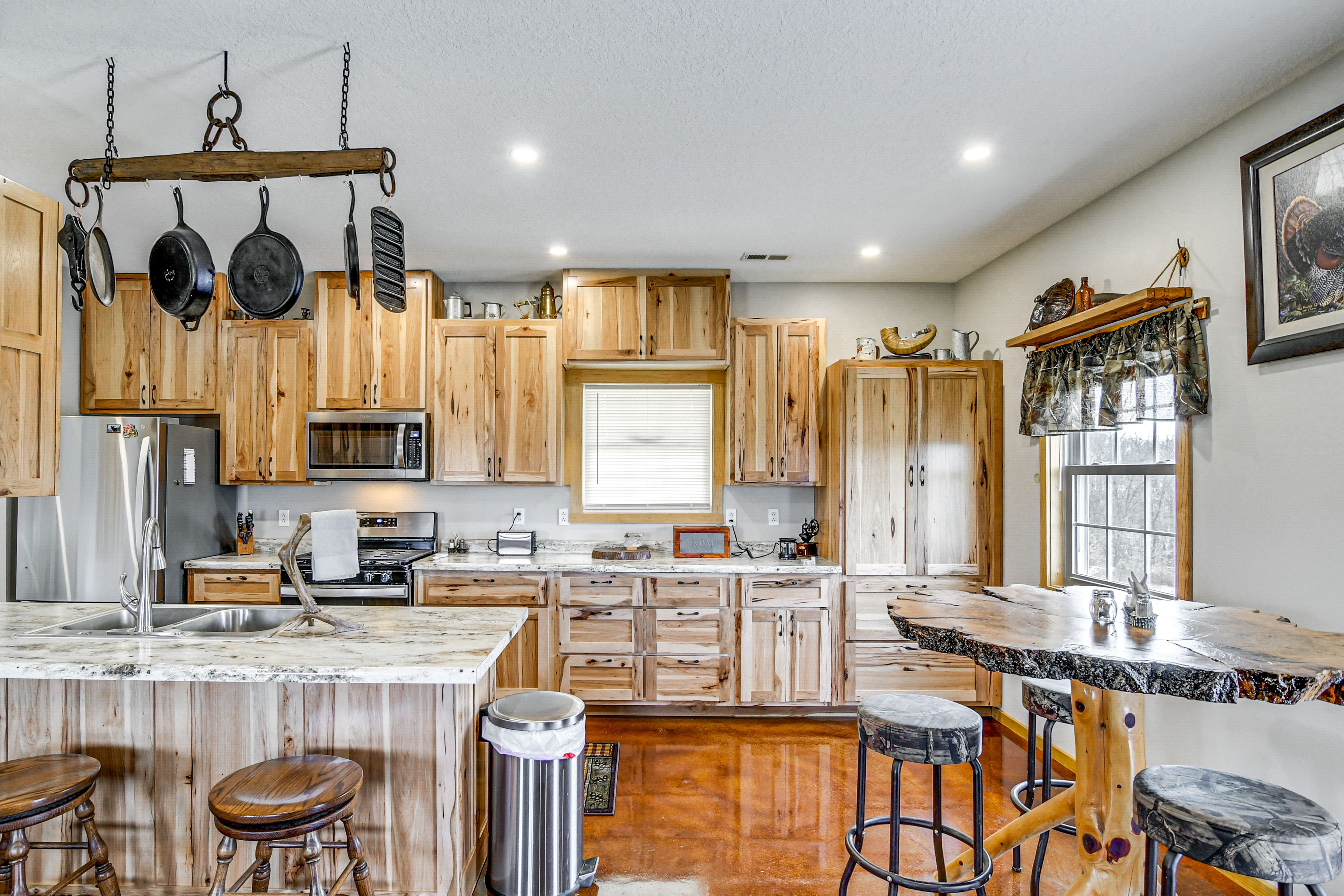 Kitchen & Dining Area