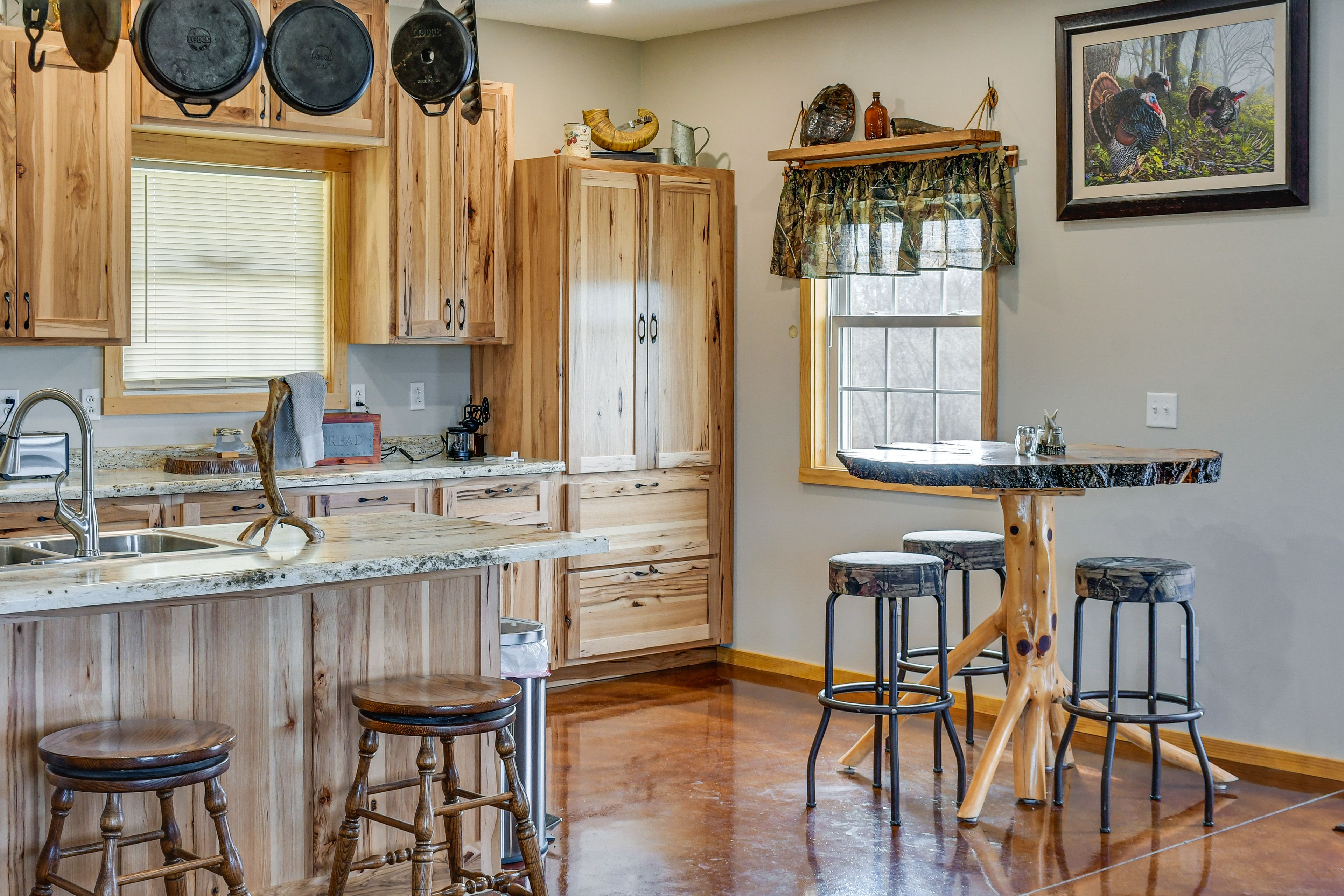 Kitchen & Dining Area