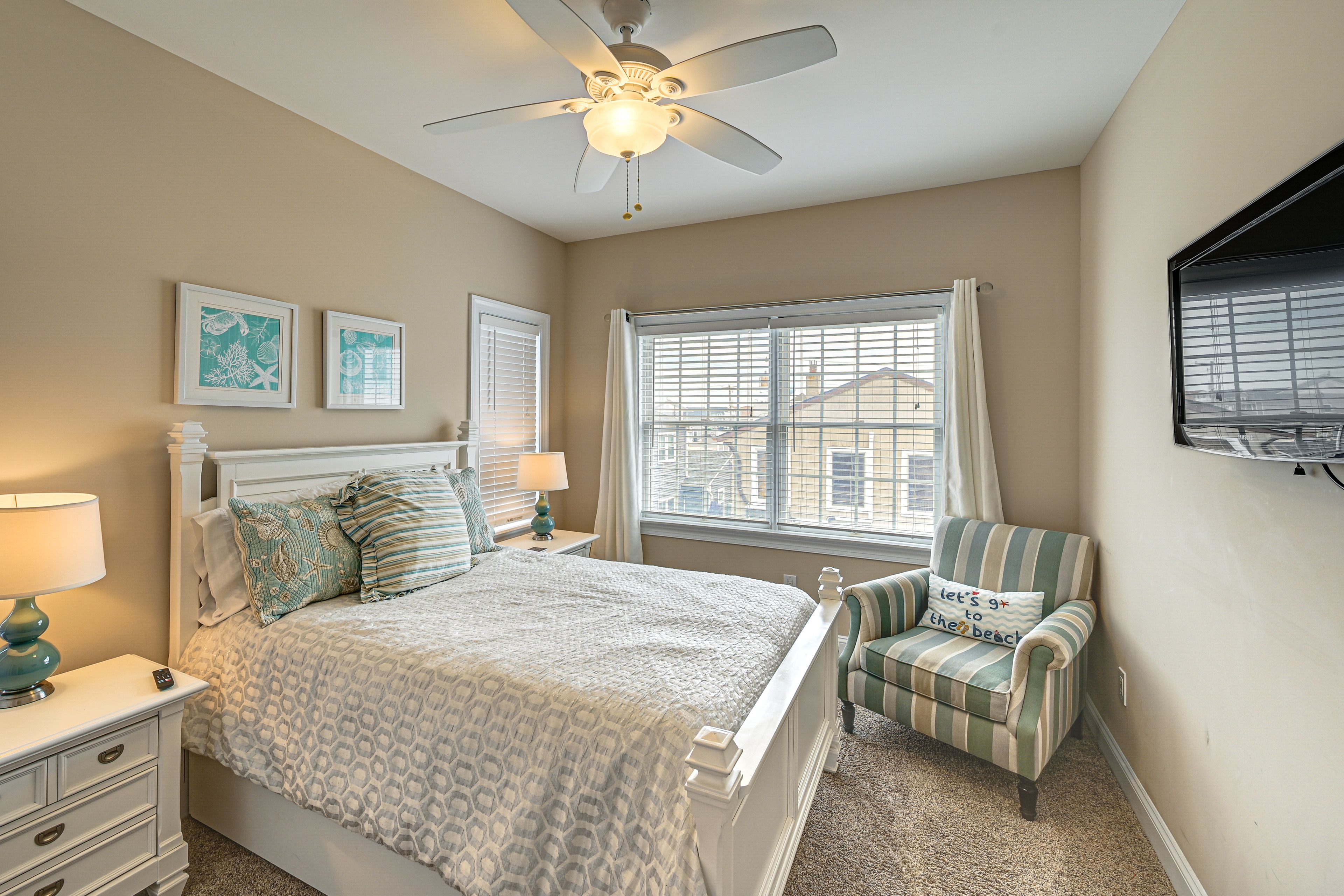 Bedroom 2 | Queen Bed