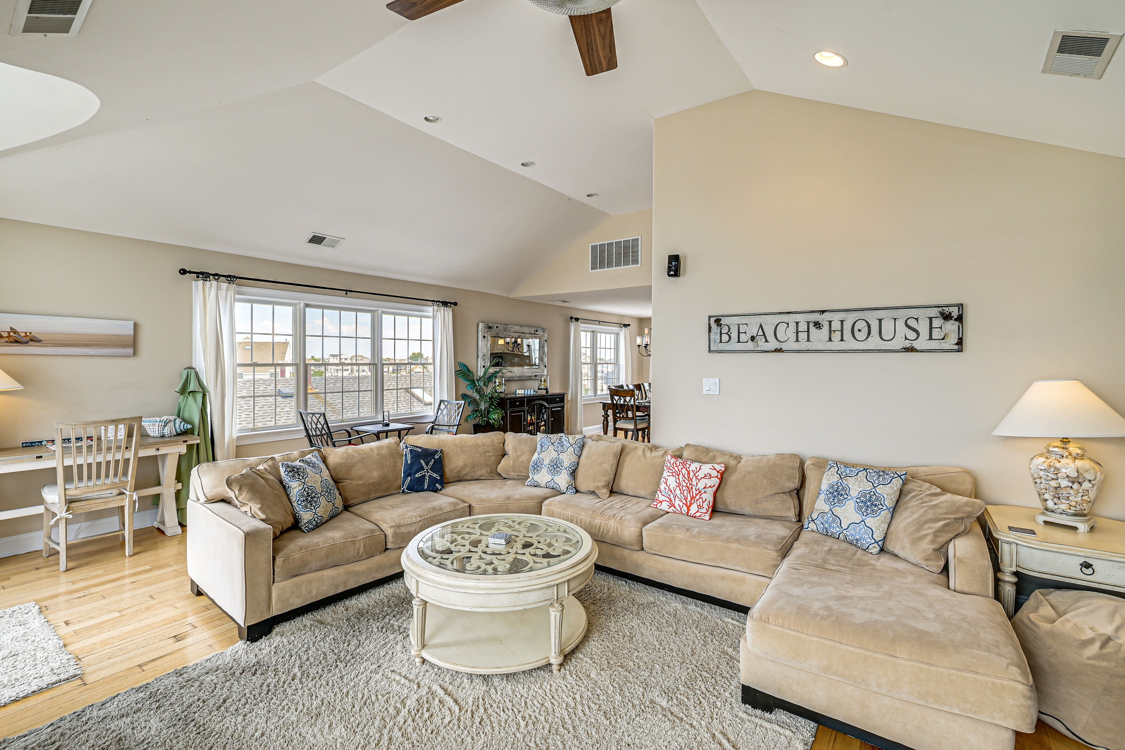 Living Room | Smart TV | 3rd Floor