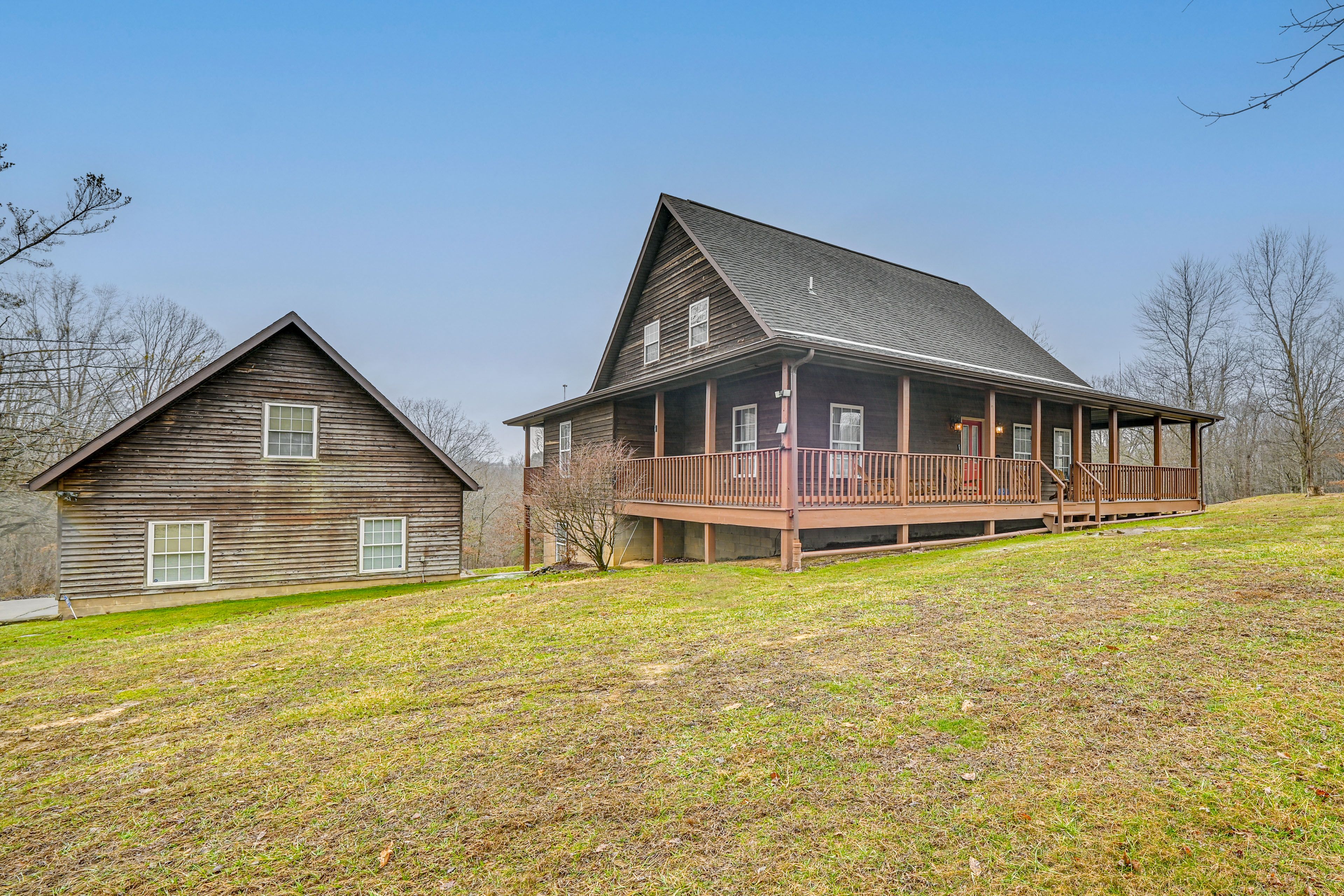 Parking | Driveway (8 Vehicles)