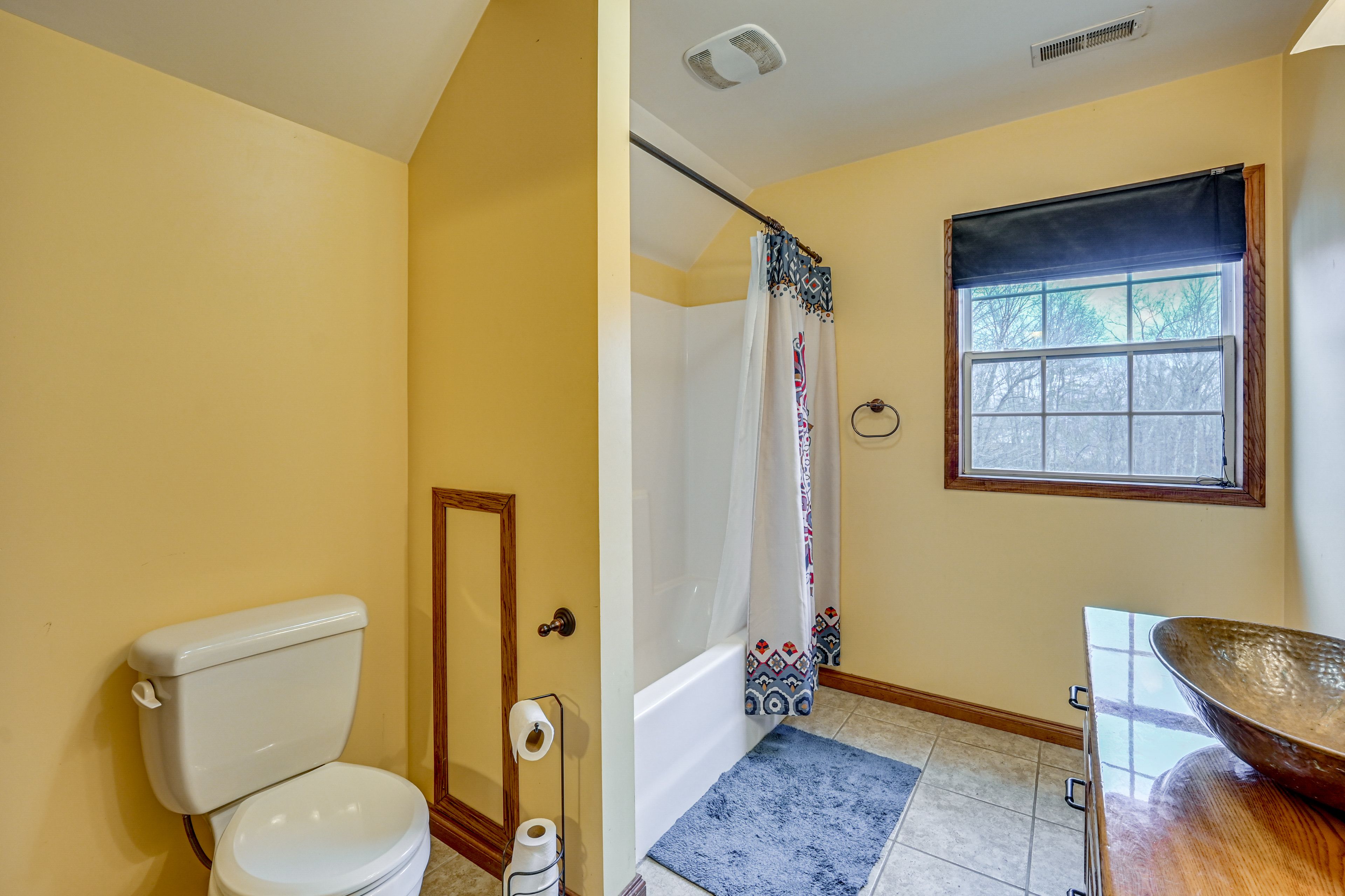 Bathroom | 2nd Floor