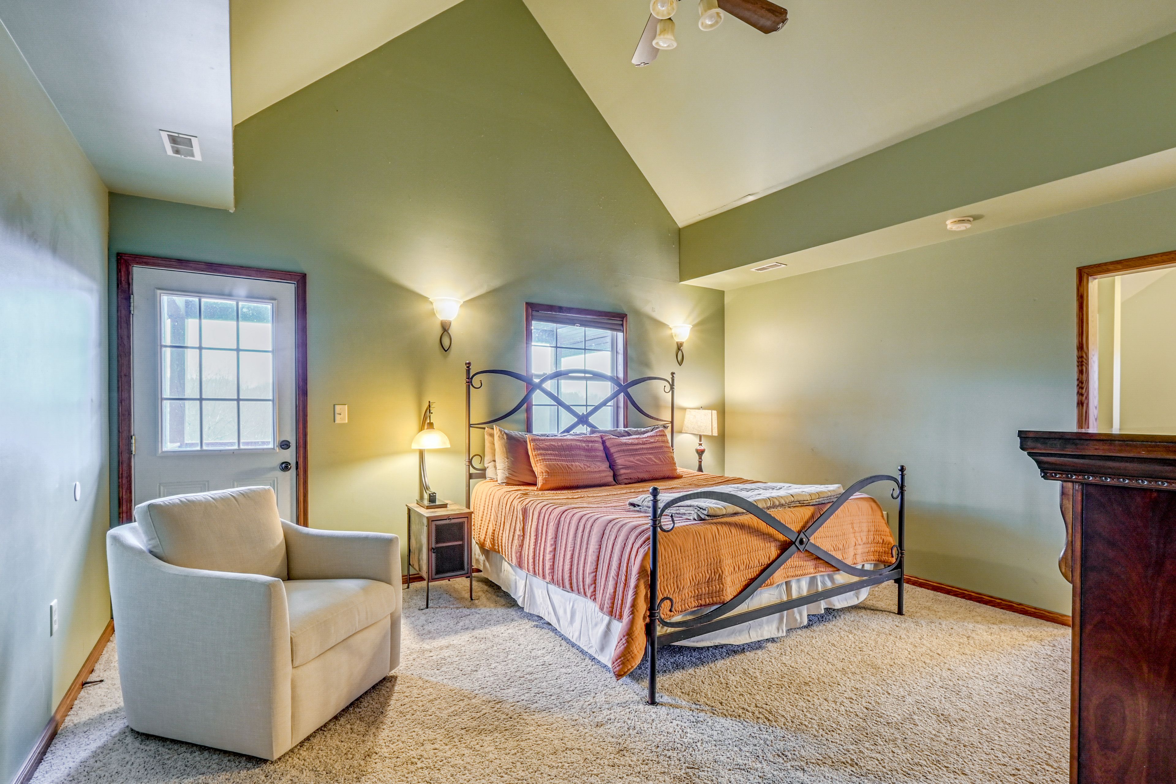 Bedroom 1 | King Bed | 2nd Floor