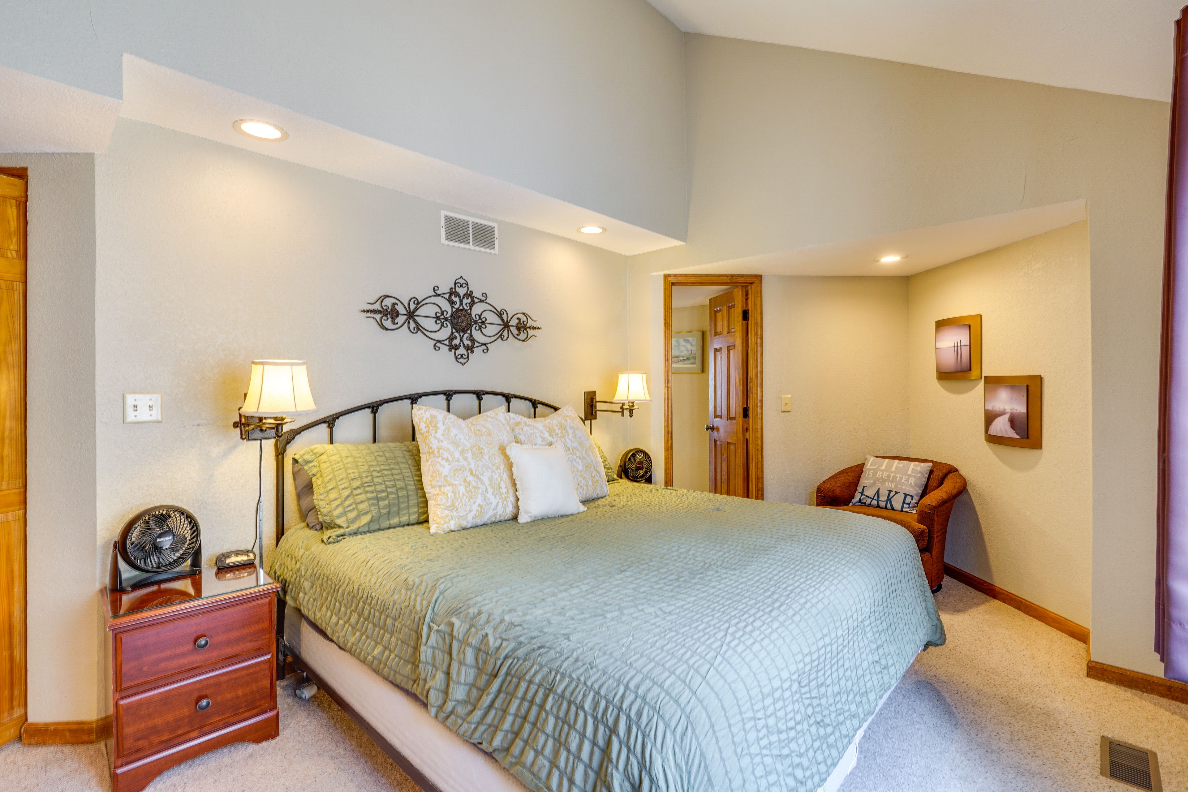 Bedroom 1 | 1st Floor | King Bed